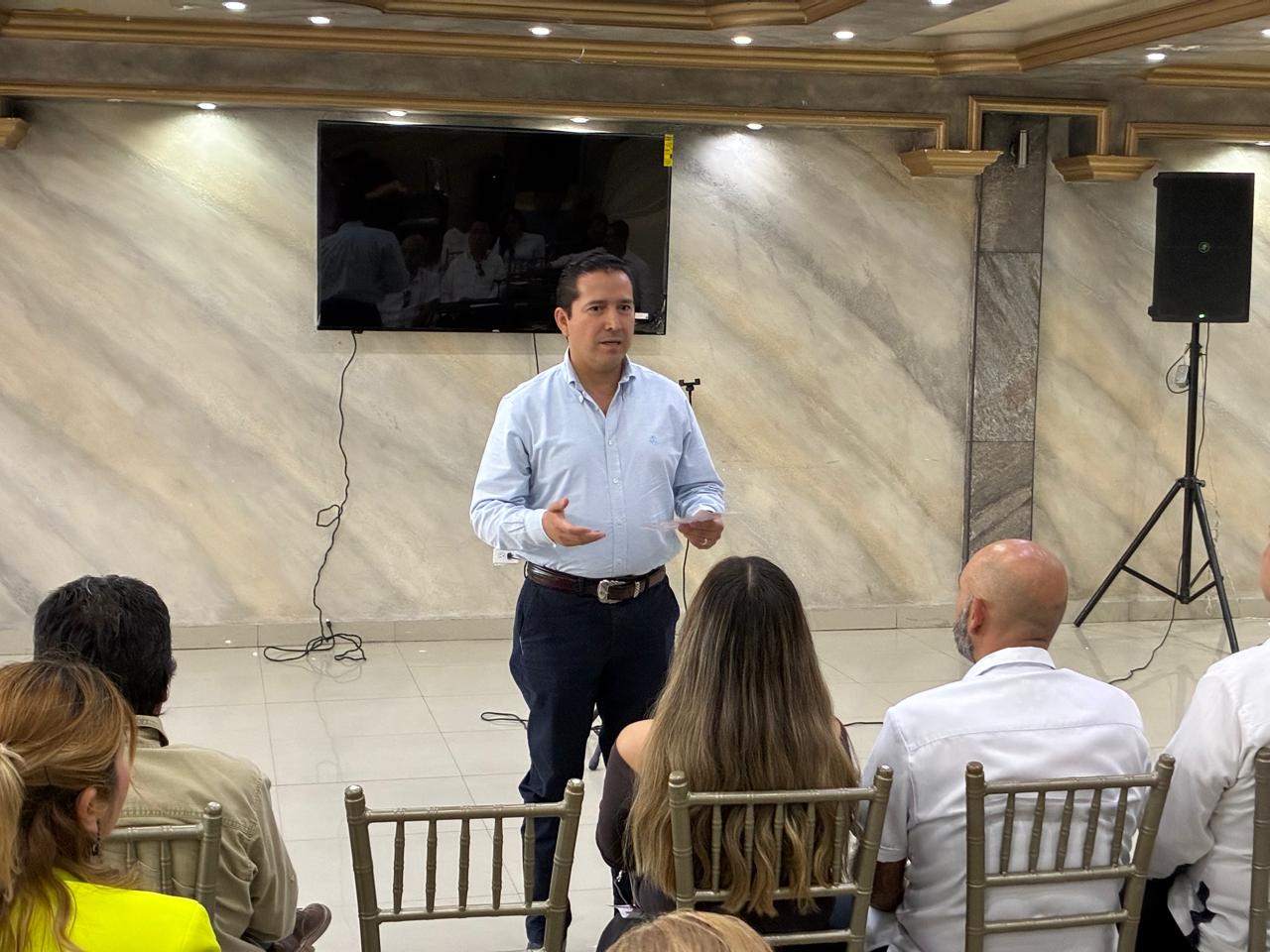 Es Carlos Estrada Flores candidato a magistrado