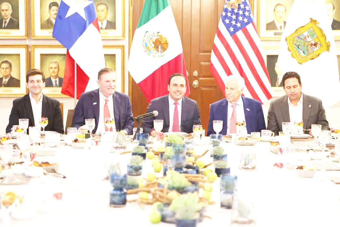 SE REÚNE MANOLO CON EMPRESARIOS DE TEXAS