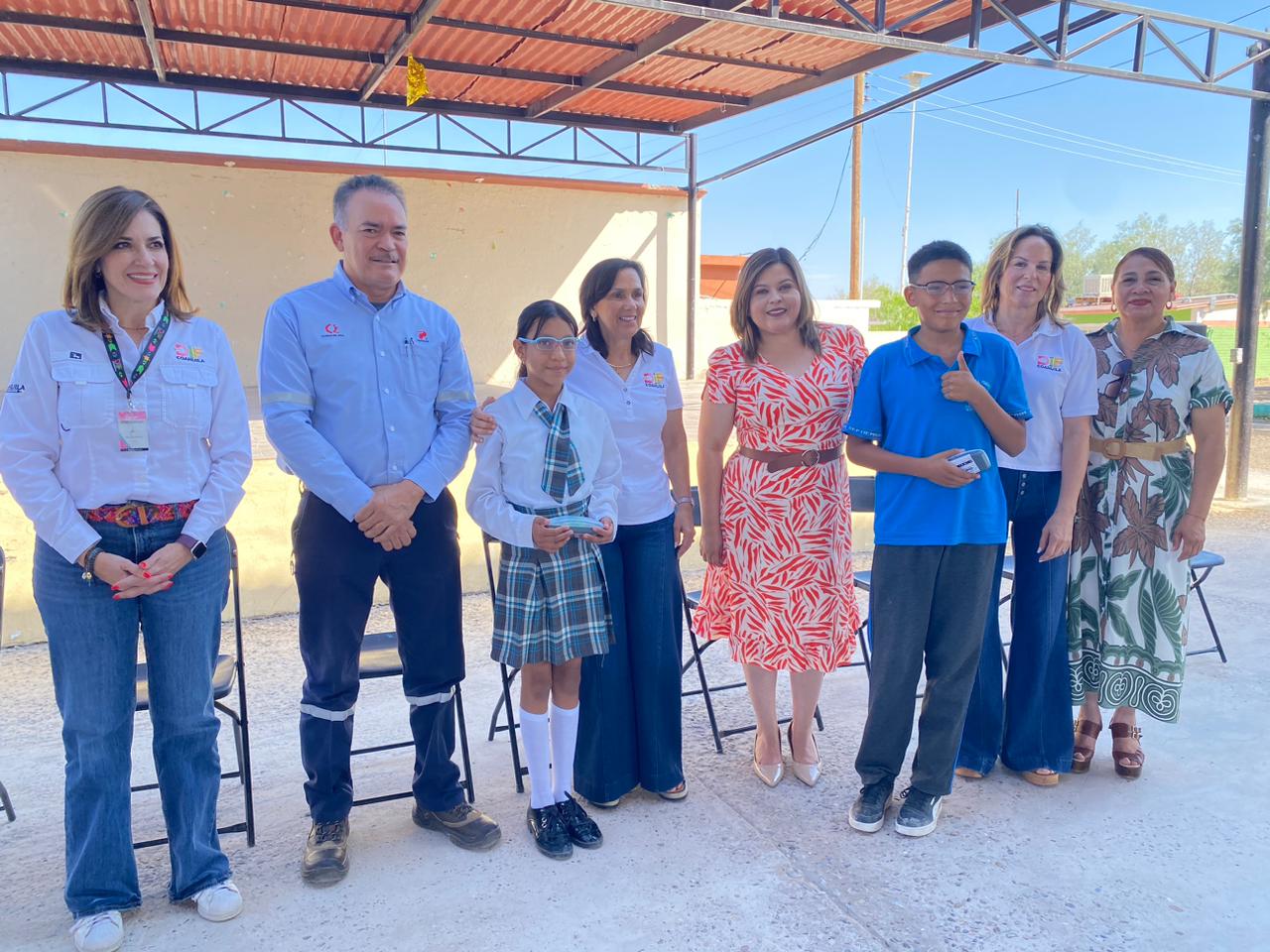 Entregan lentes a los estudiantes de Ocampo