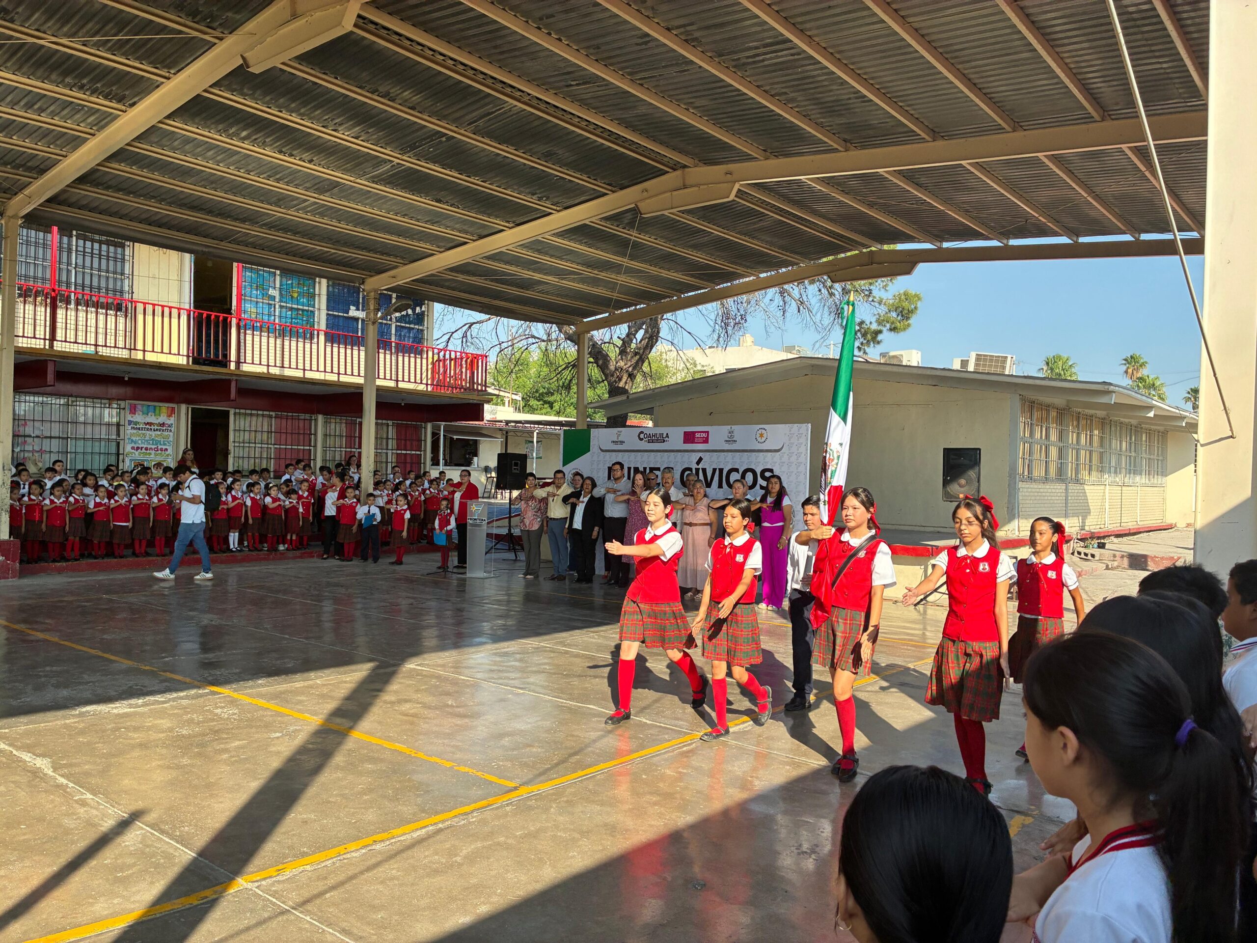 Encabeza alcaldesa Lunes Cívico Escolar