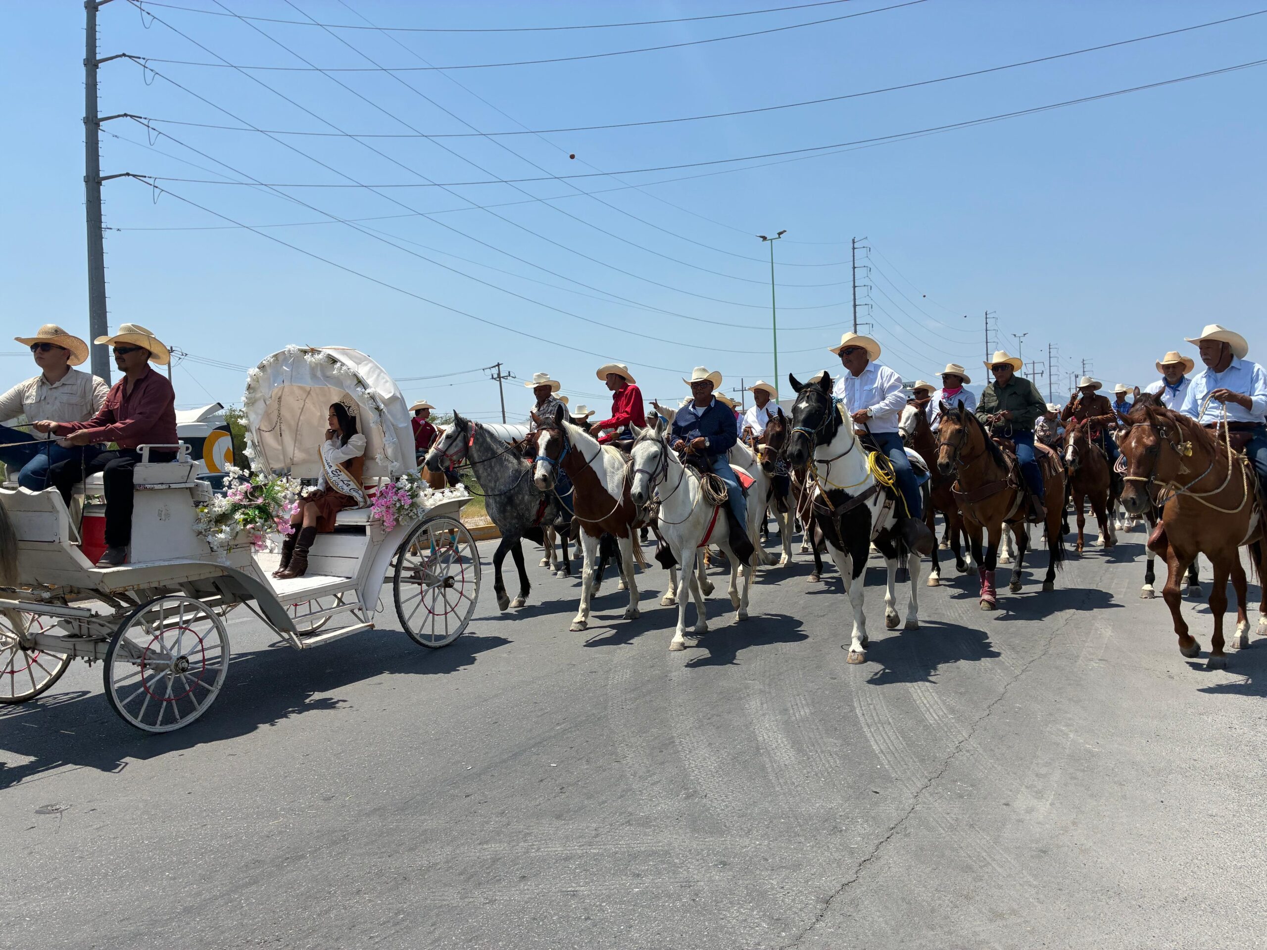 Exitosa cabalgata por aniversario de La Cruz