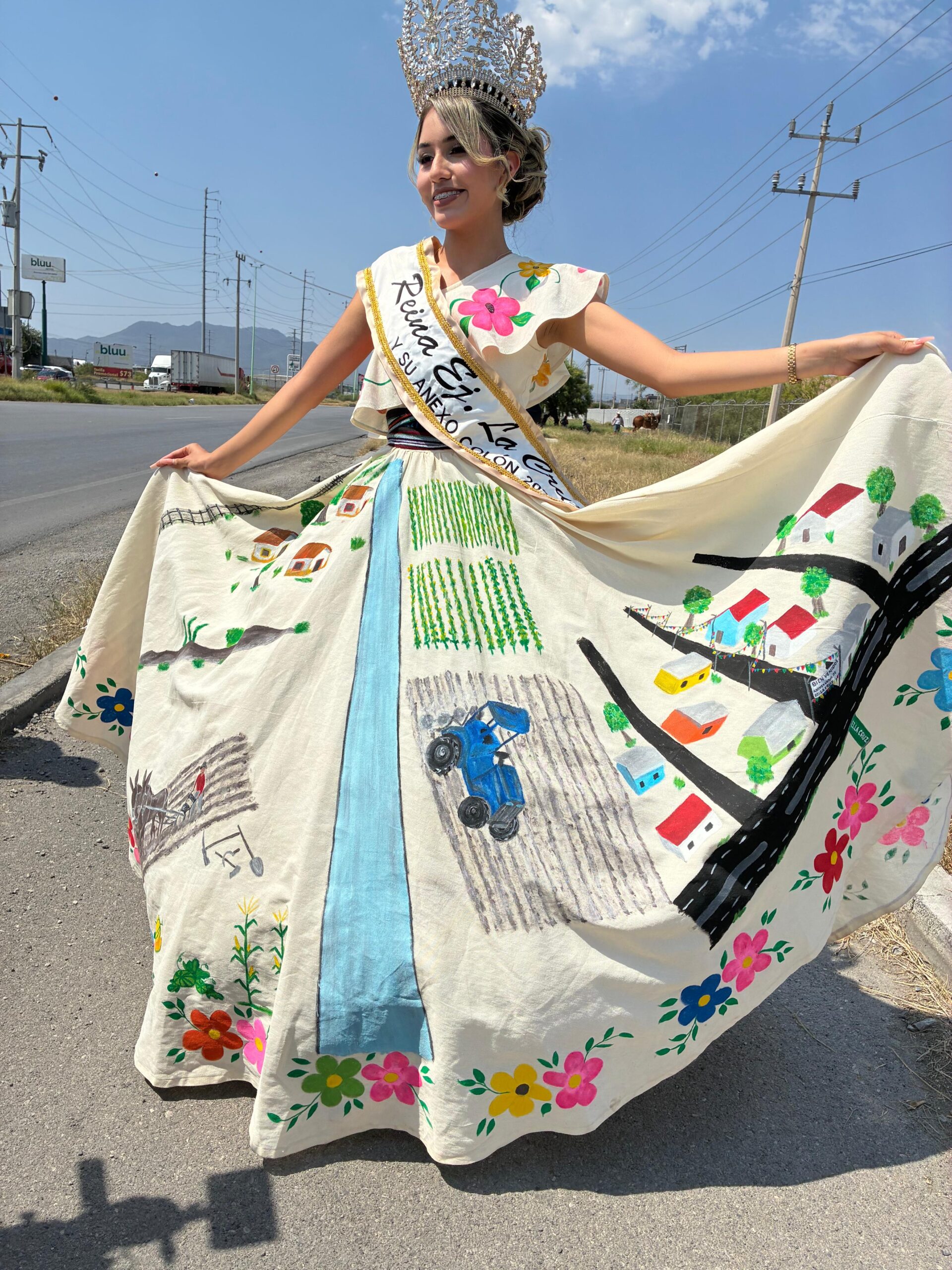 Luce SGM de La Cruz hermoso vestido artesanal