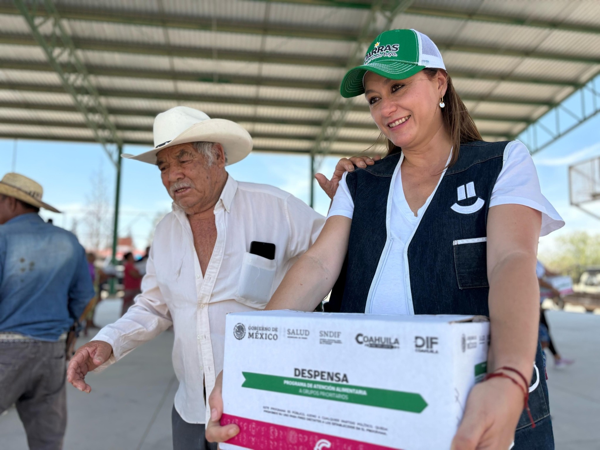 Entrega DIF apoyos que cambian vidas