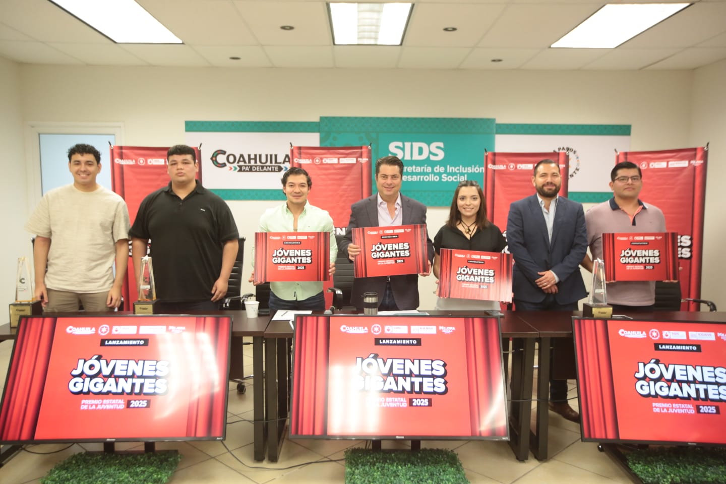 Convoca Coahuila al Premio Estatal de la Juventud 2025