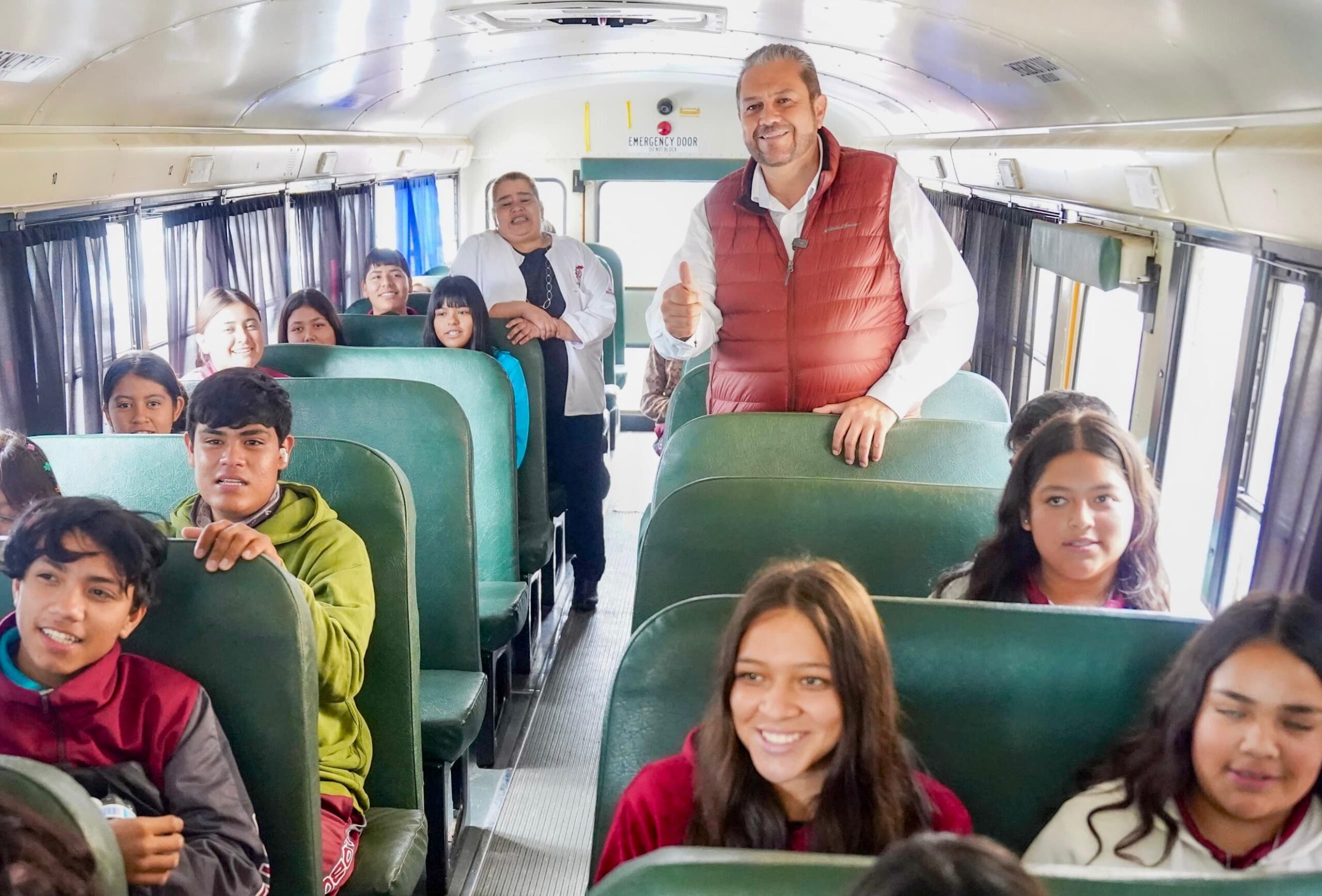 Facilita Tomás movilidad a alumnos de escuelas rurales