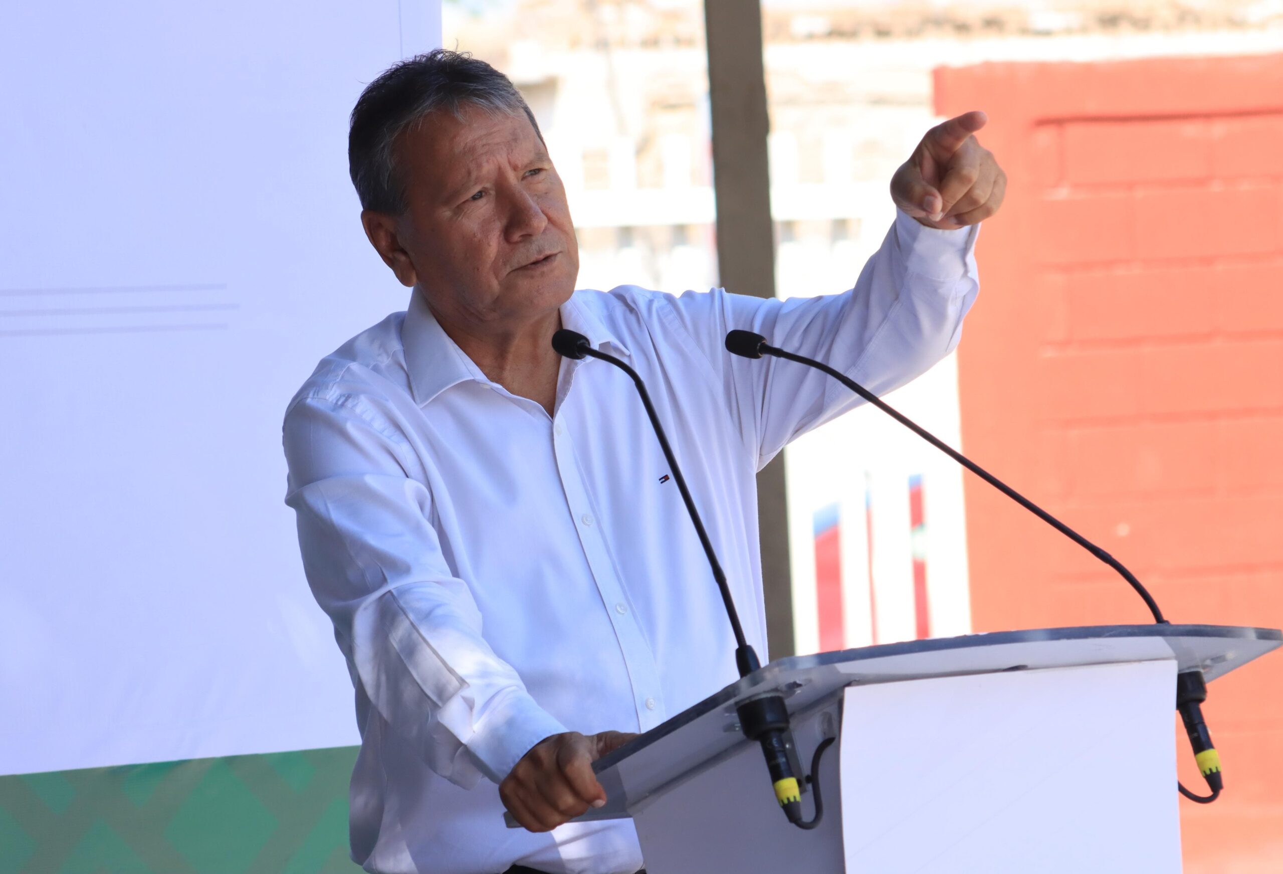 lanza Ríos obra de techumbre en NR
