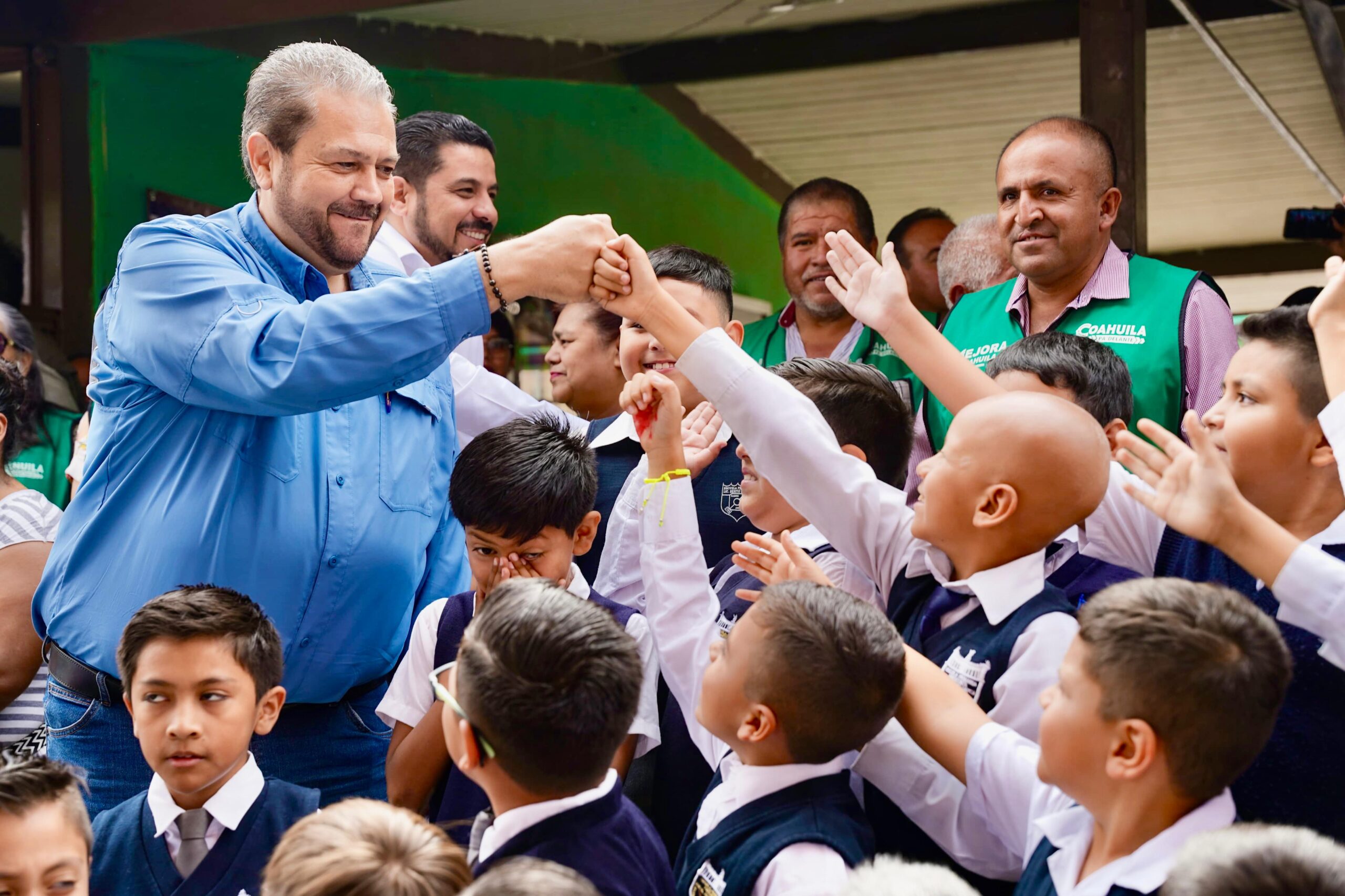 Fortalece Tomás escuelas de Ramos