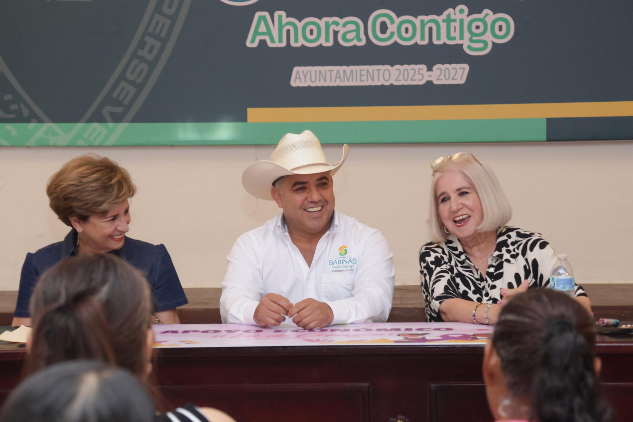 Apoya Chano Díaz a pacientes con cáncer
