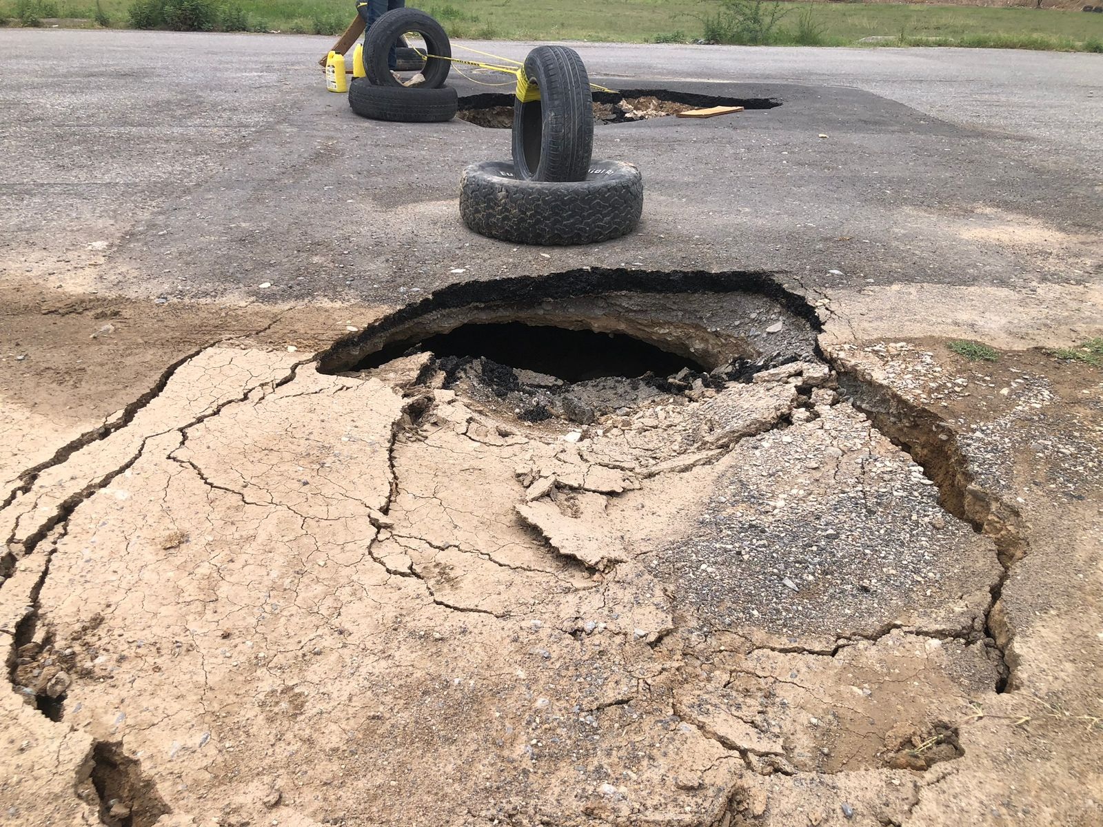 Se abre socavón en la avenida Ramos Arizpe