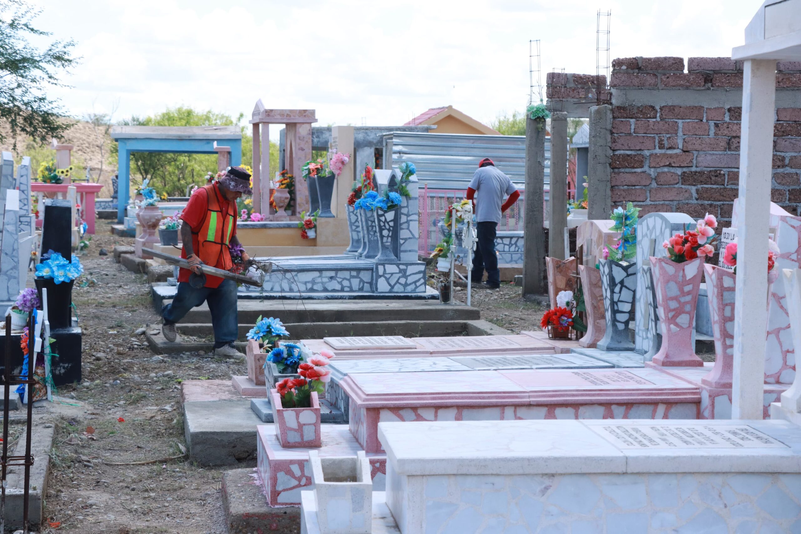 Listo Panteón Santa Rosa para recibir visitantes: Ríos