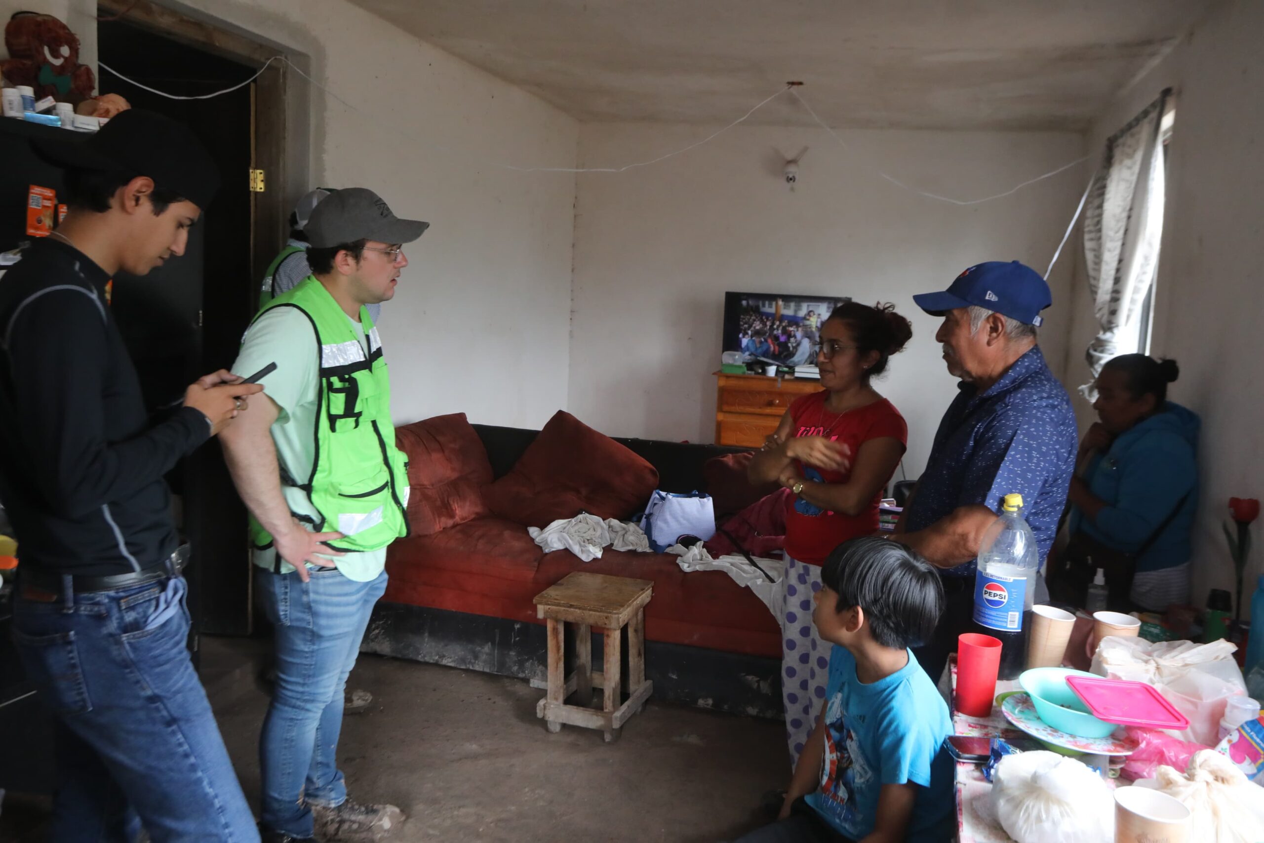 Atienden a sectores afectados por la lluvia