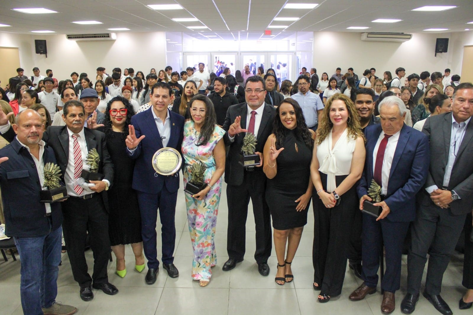 Otorgan Galardón “Apache 2025” a egresados UAdeC