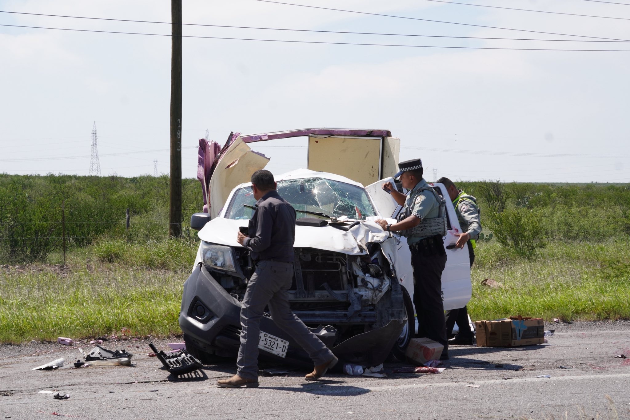 Vuelca acuñense en la carretera 57