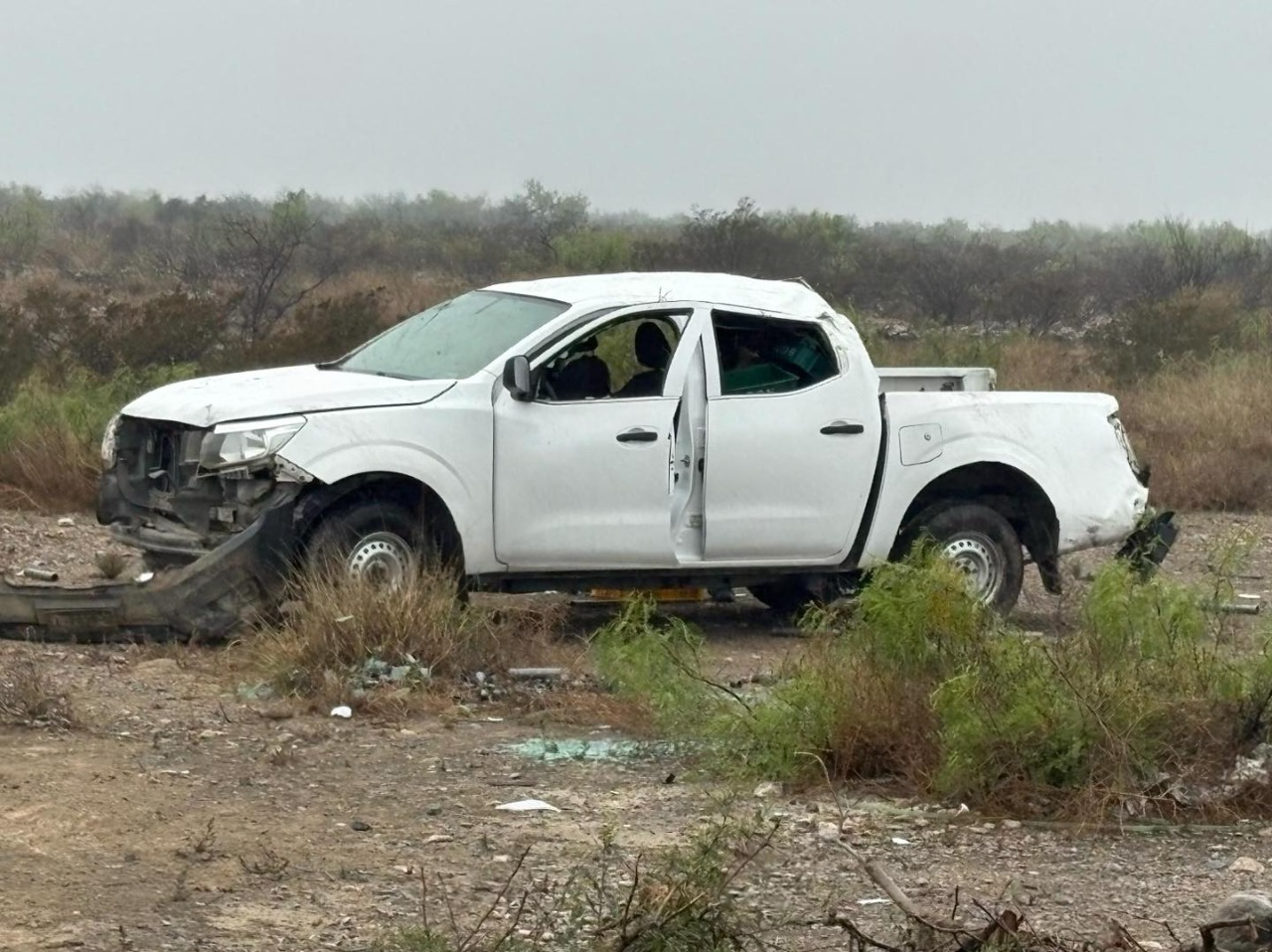 Se vuelca camioneta tras presunto “cerrón”