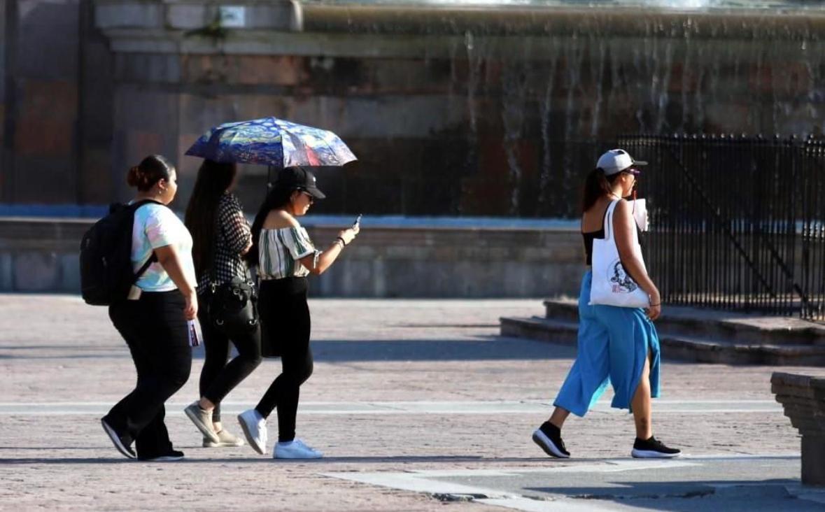 Frena torrencial a intensa ola de calor