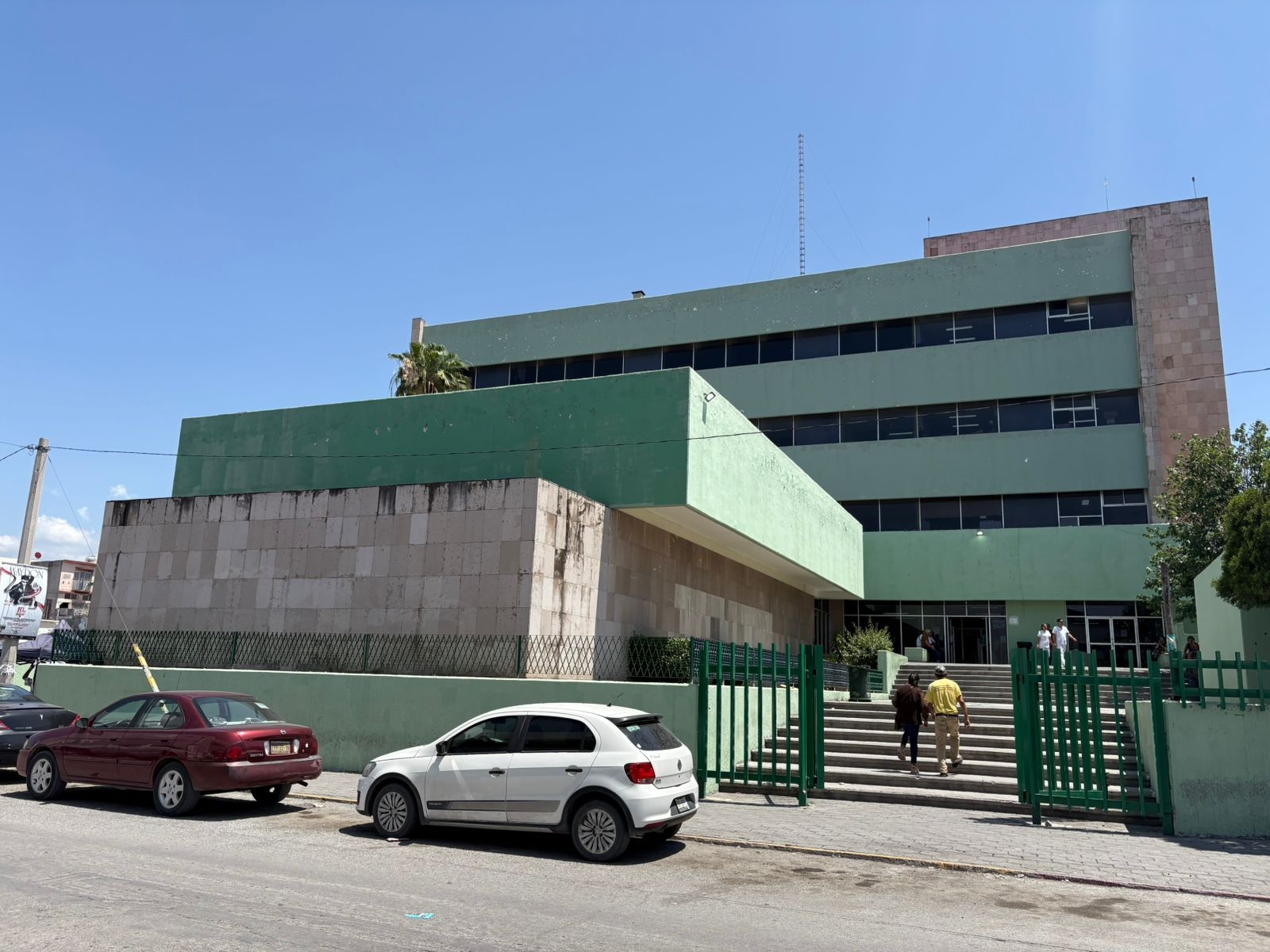 Doblan al IMSS; instalarán “mientras” 18 aires lavados