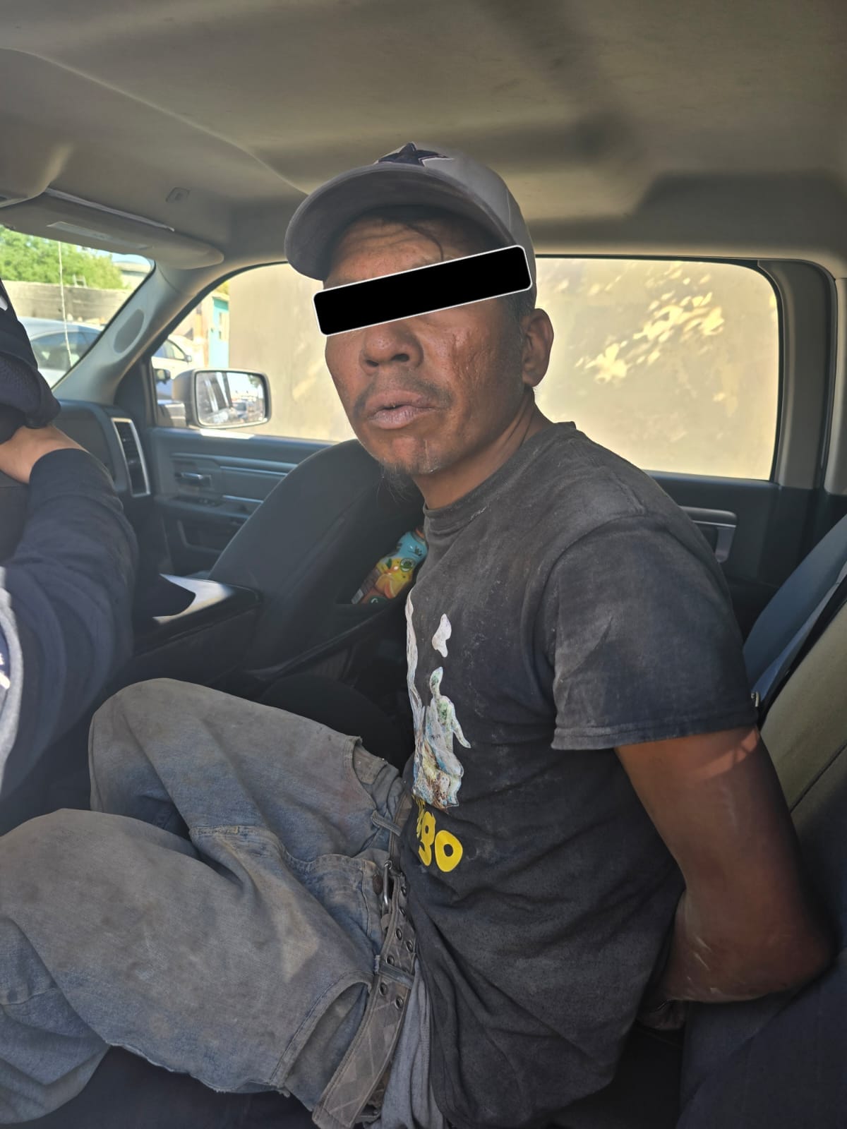 Detiene Policía a sujetos por incendio y rescatan dos cachorros