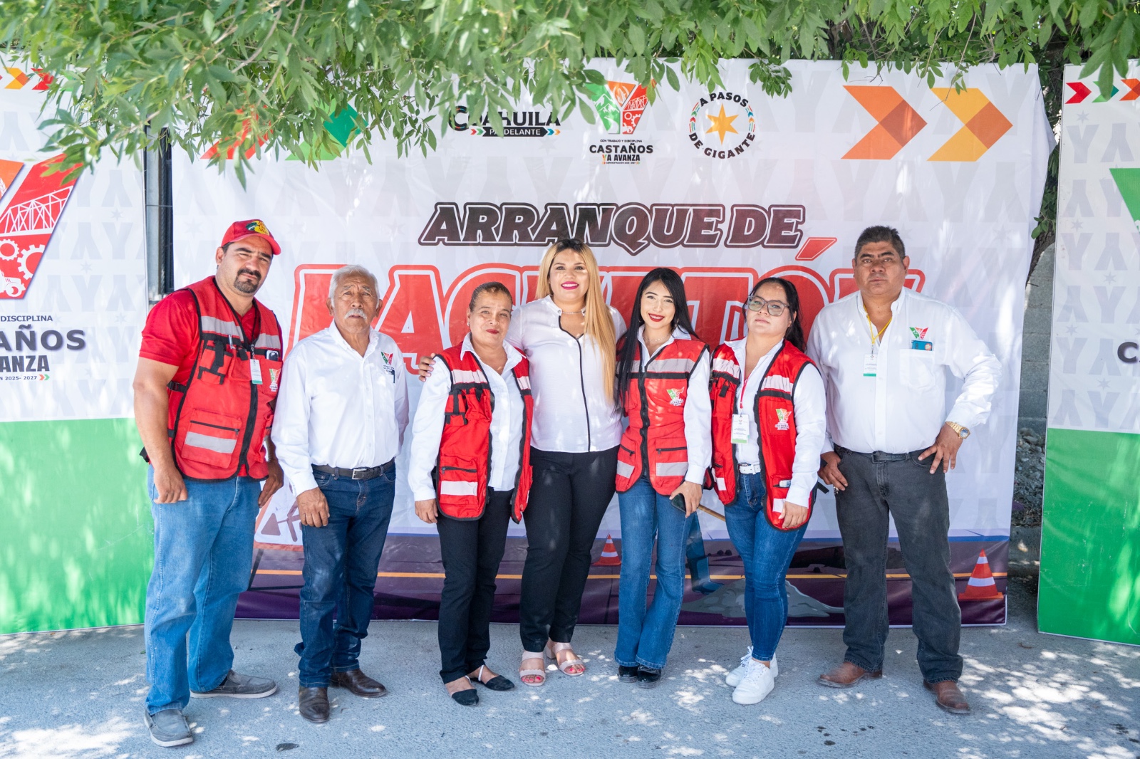 Inicia Yesica programa de bacheo en Castaños