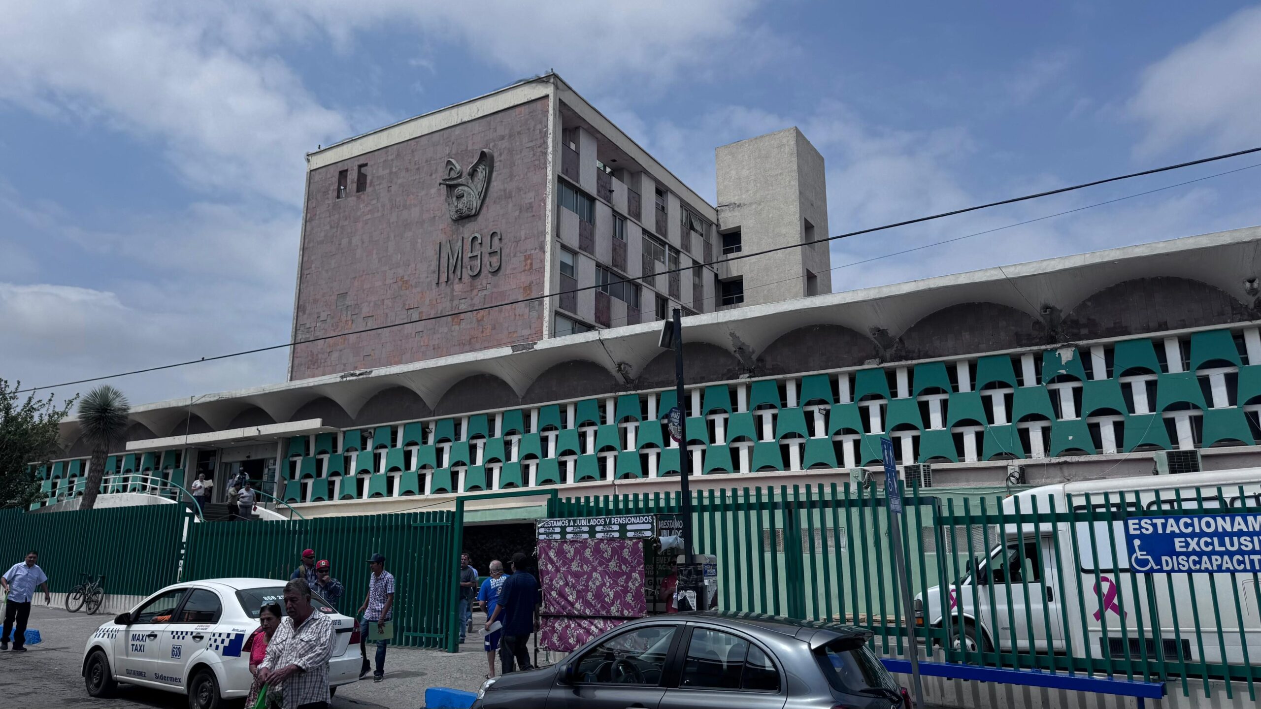 Salud de Monclova no puede esperar: Carlos
