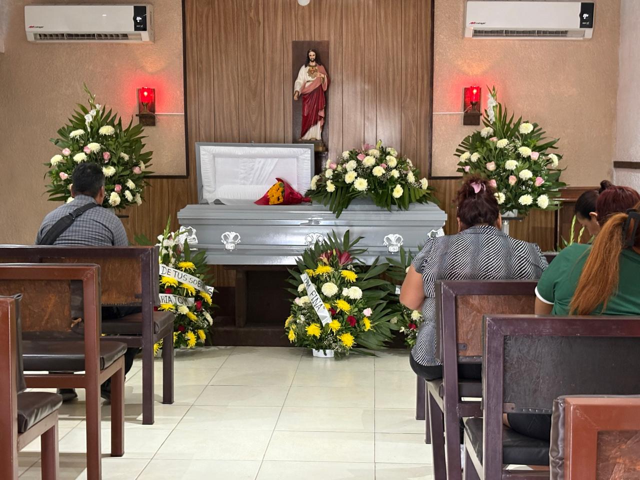 DAN ADIÓS A LETICIA CON CORAJE Y DOLOR