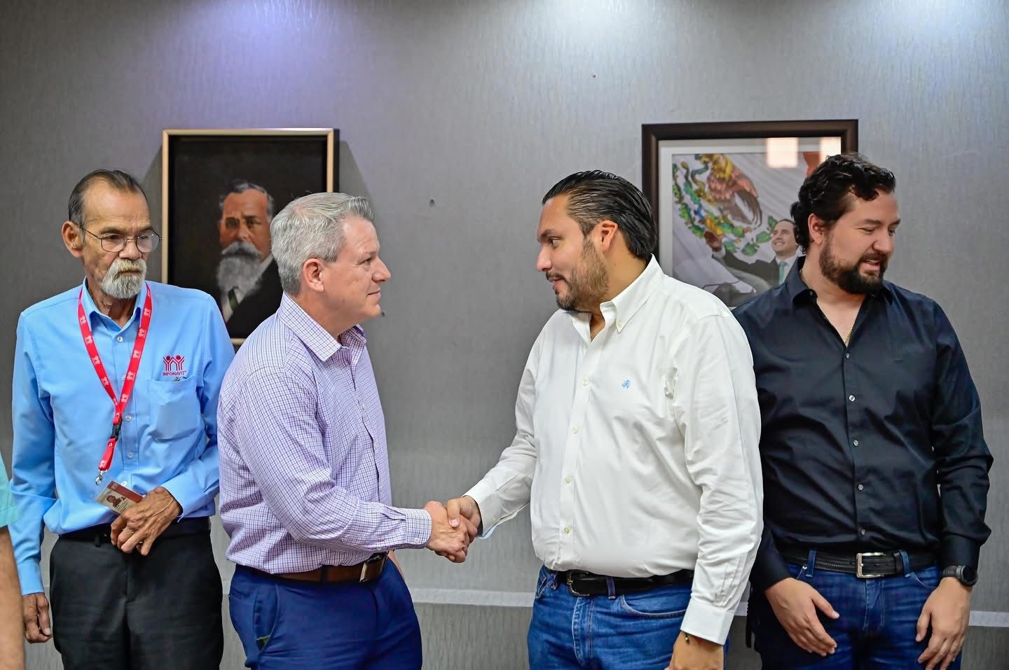 Carlos Villarreal fortalece los programas de vivienda