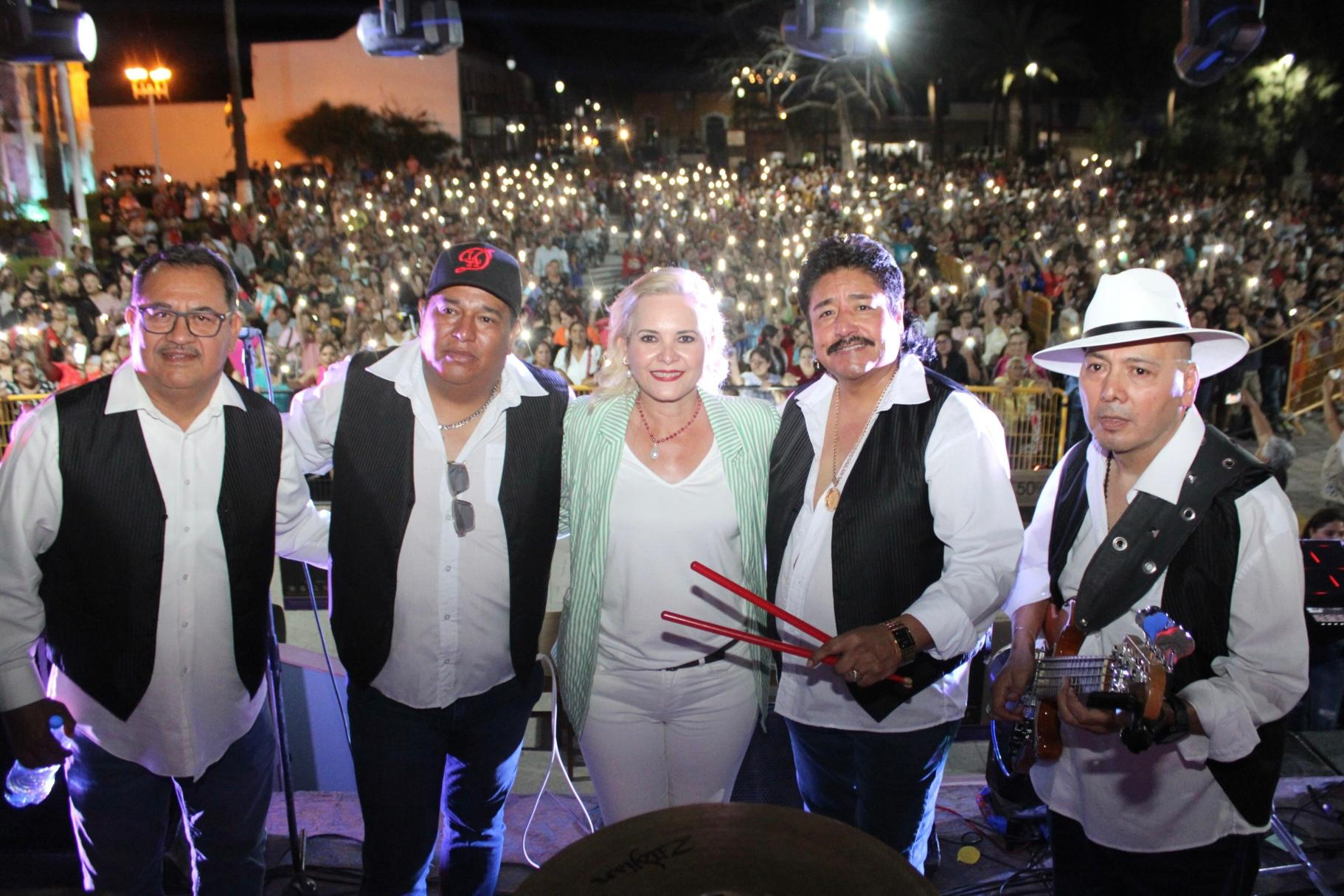 Ramos Arizpe inicia con éxito sus festejos del 45 aniversario y celebra a las madres en una gran noche de música, sabor y alegría
