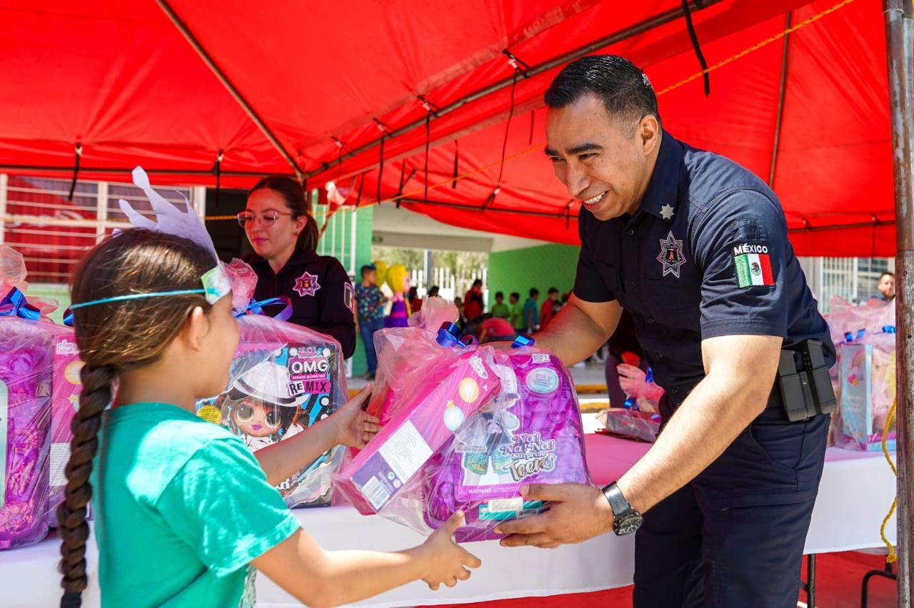 Festeja Policía de Ramos a niñas y niños de Paredón