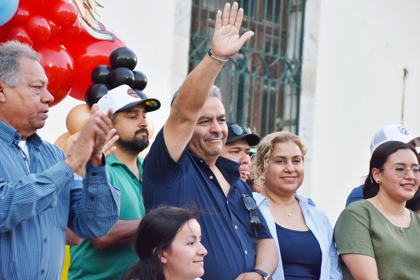 Con desfile chusco celebra Víctor Leija día del estudiante en Cuatro Ciénegas