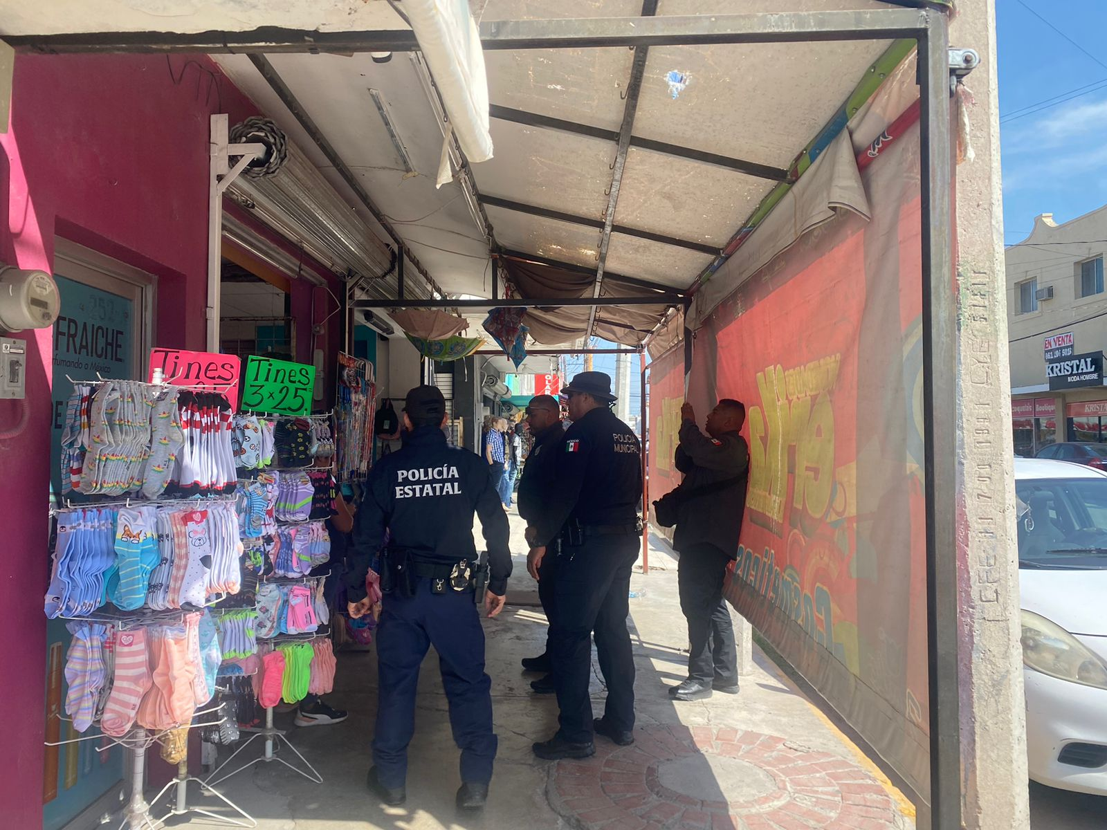 Detiene la Policía Preventiva a dos mujeres por robo a negocio de Sabinas.