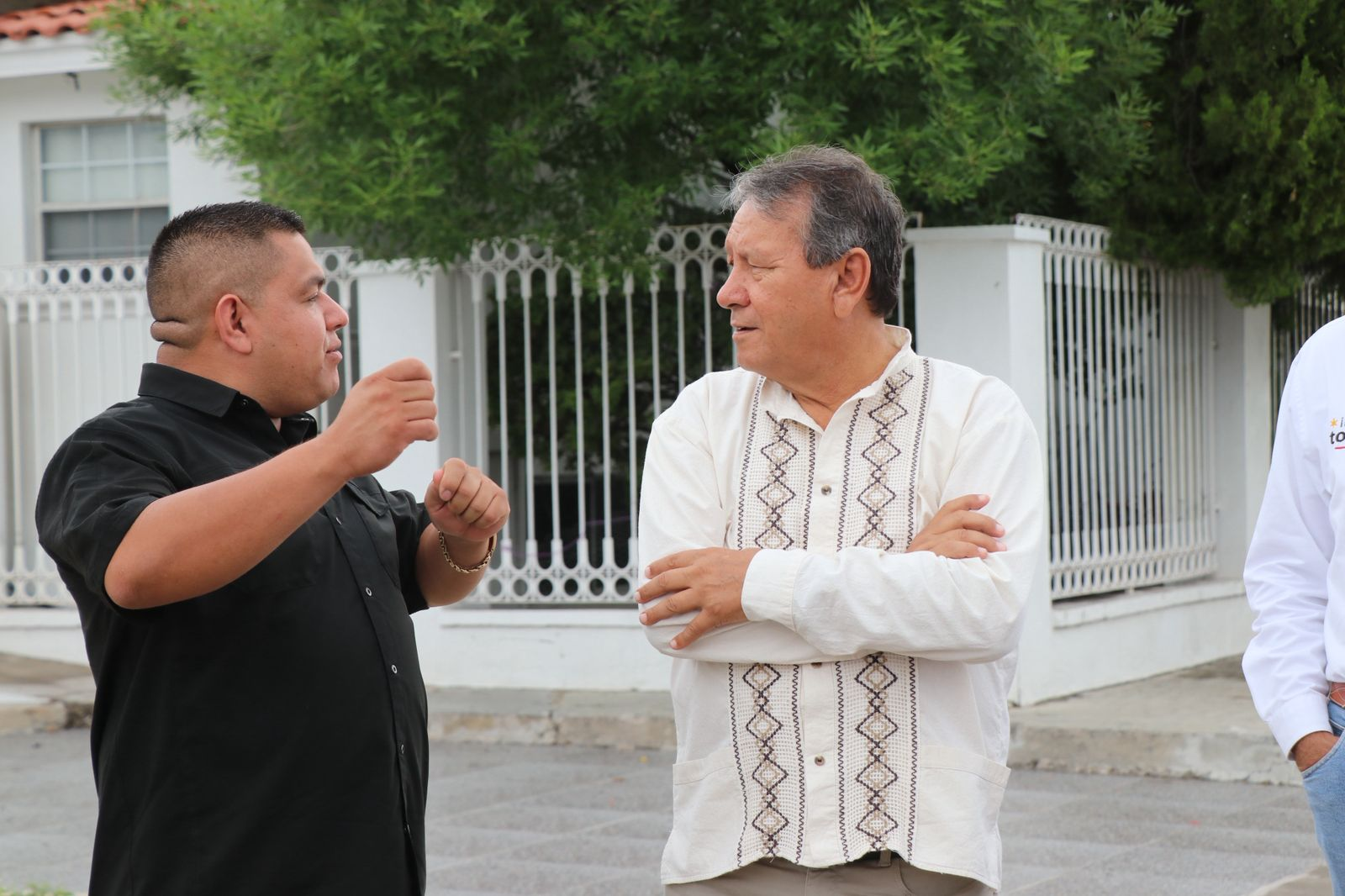 Avanza modernización del alumbrado público en San Juan de Sabinas: Supervisa Óscar Ríos instalación de luminarias LED en Av. Monterrey