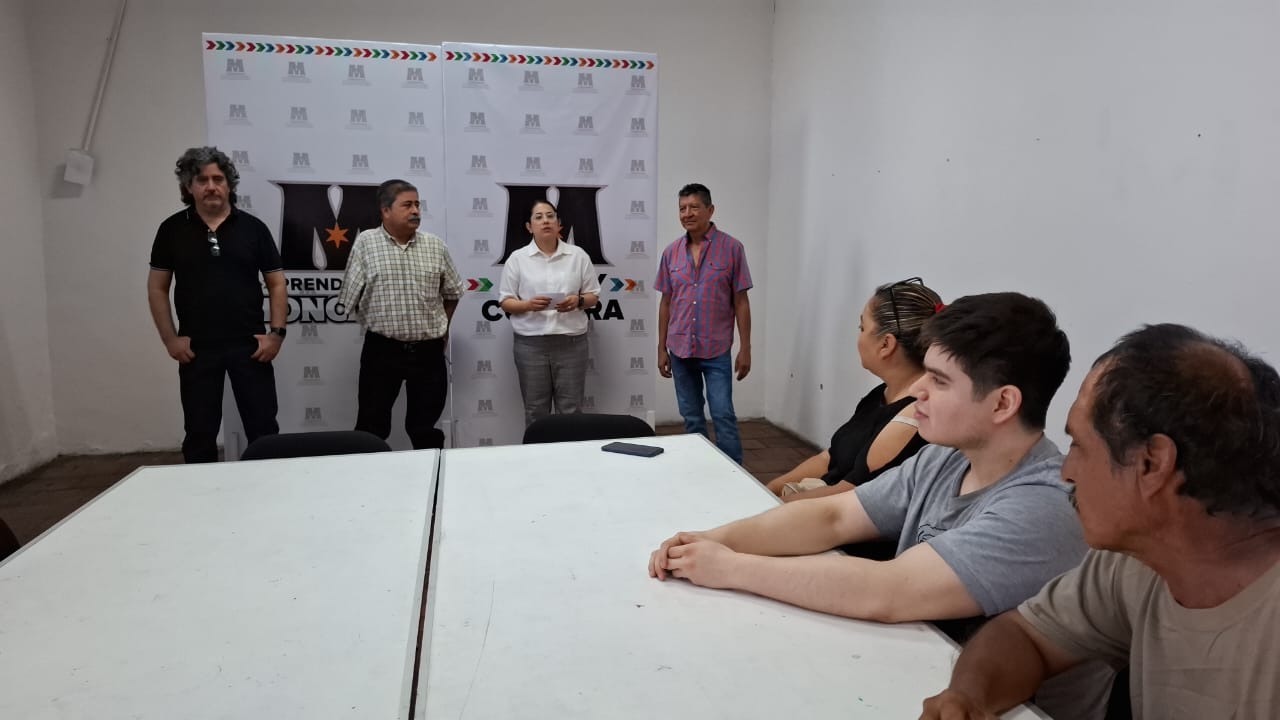Imparten taller de dibujo para ciegos