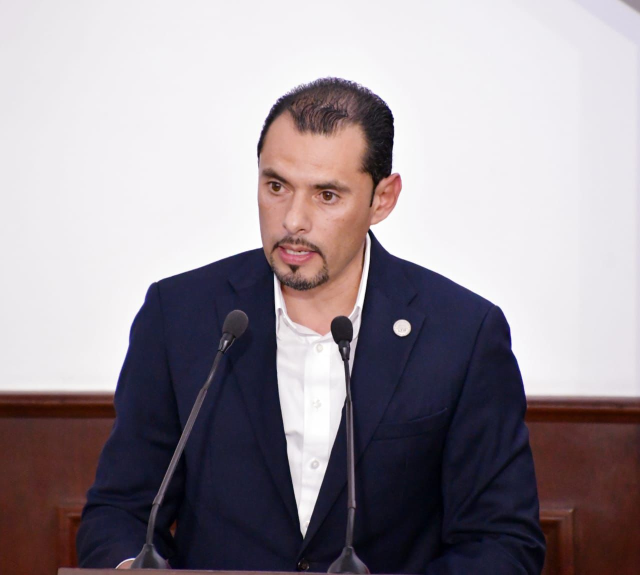 Promueve diputado ciudades amigables con adultos mayores
