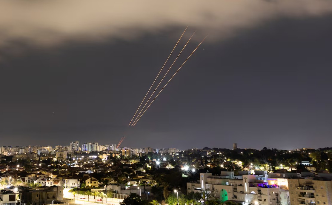 Iran lanza misiles a Israel