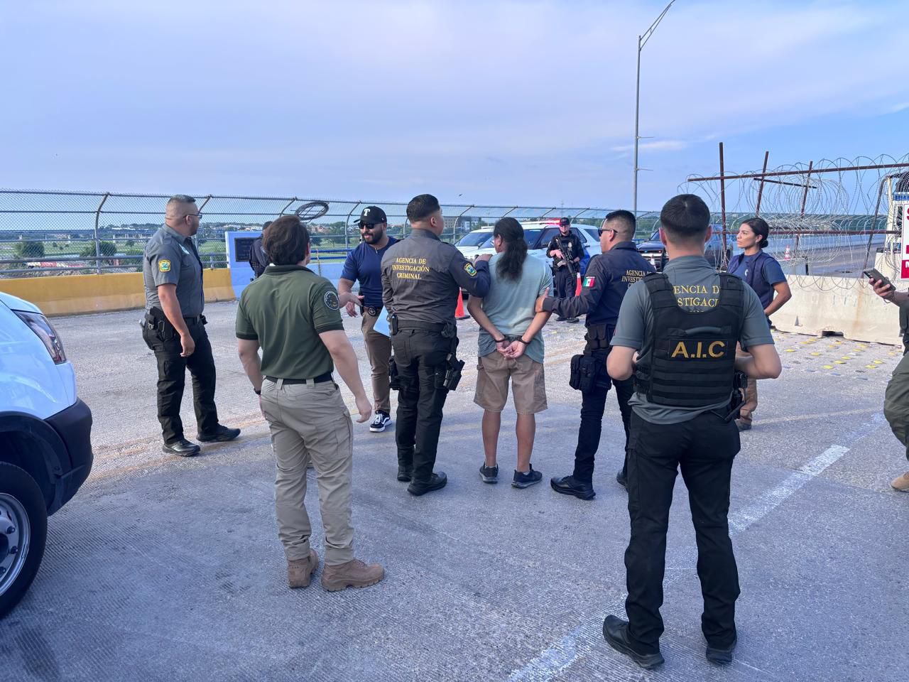 Realiza la AIC deportación controlada de fugitivo de EU