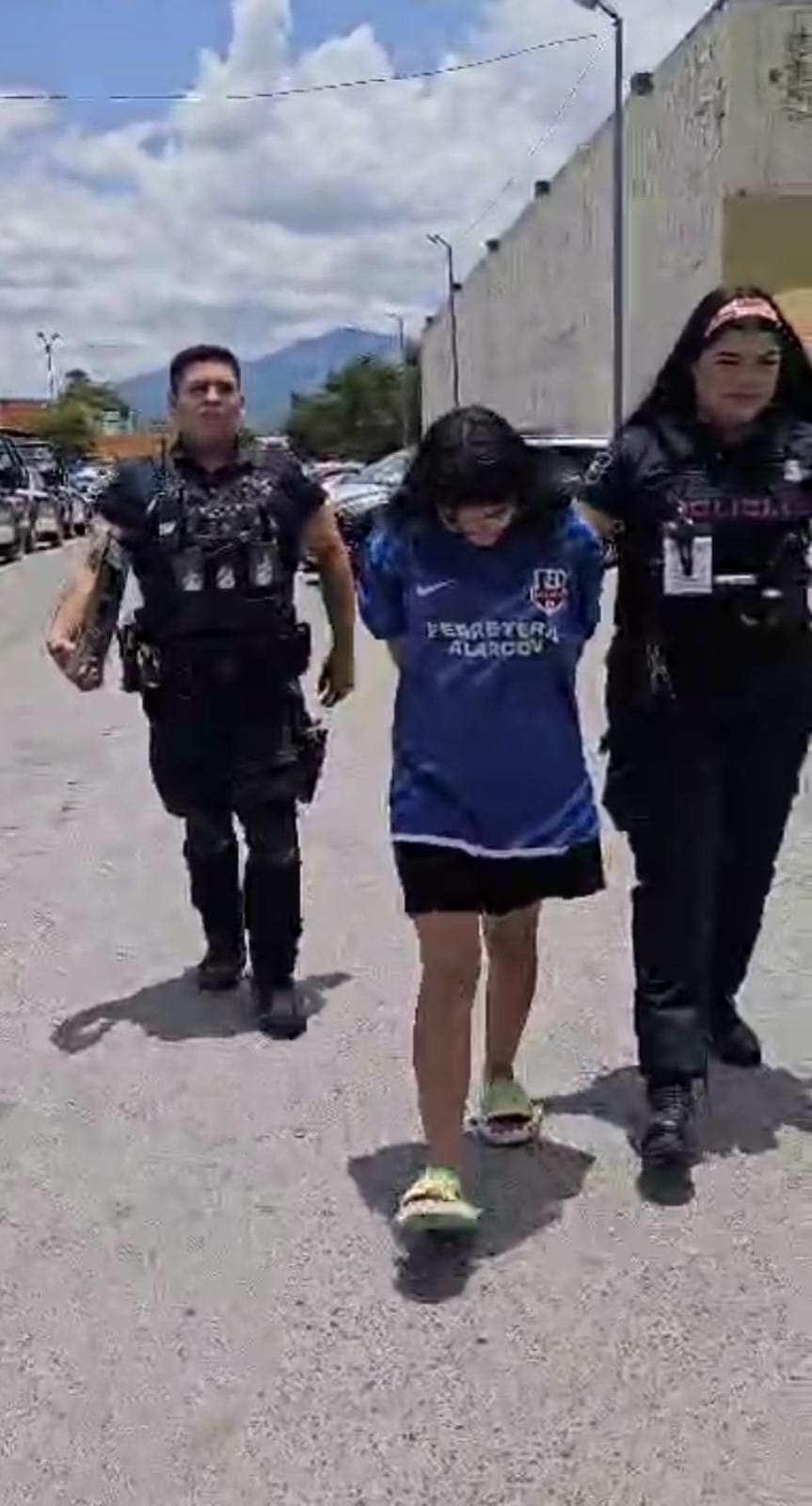 Ataca a novio con arma; alega que estaba poseída