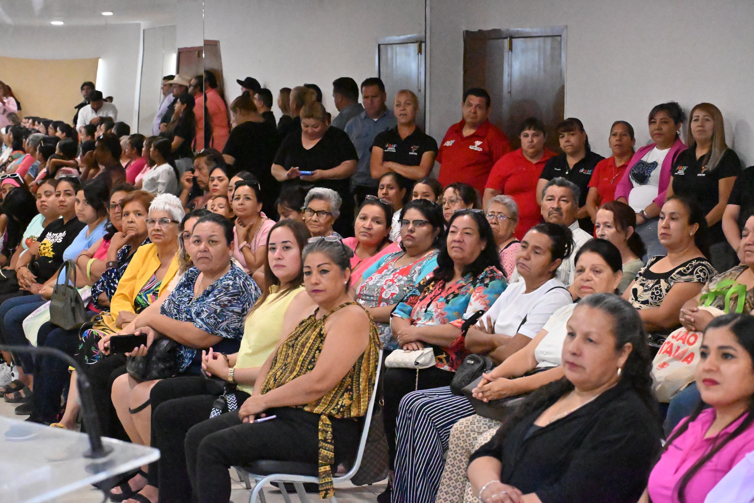 Impulsa Sari Pérez liderazgo femenino
