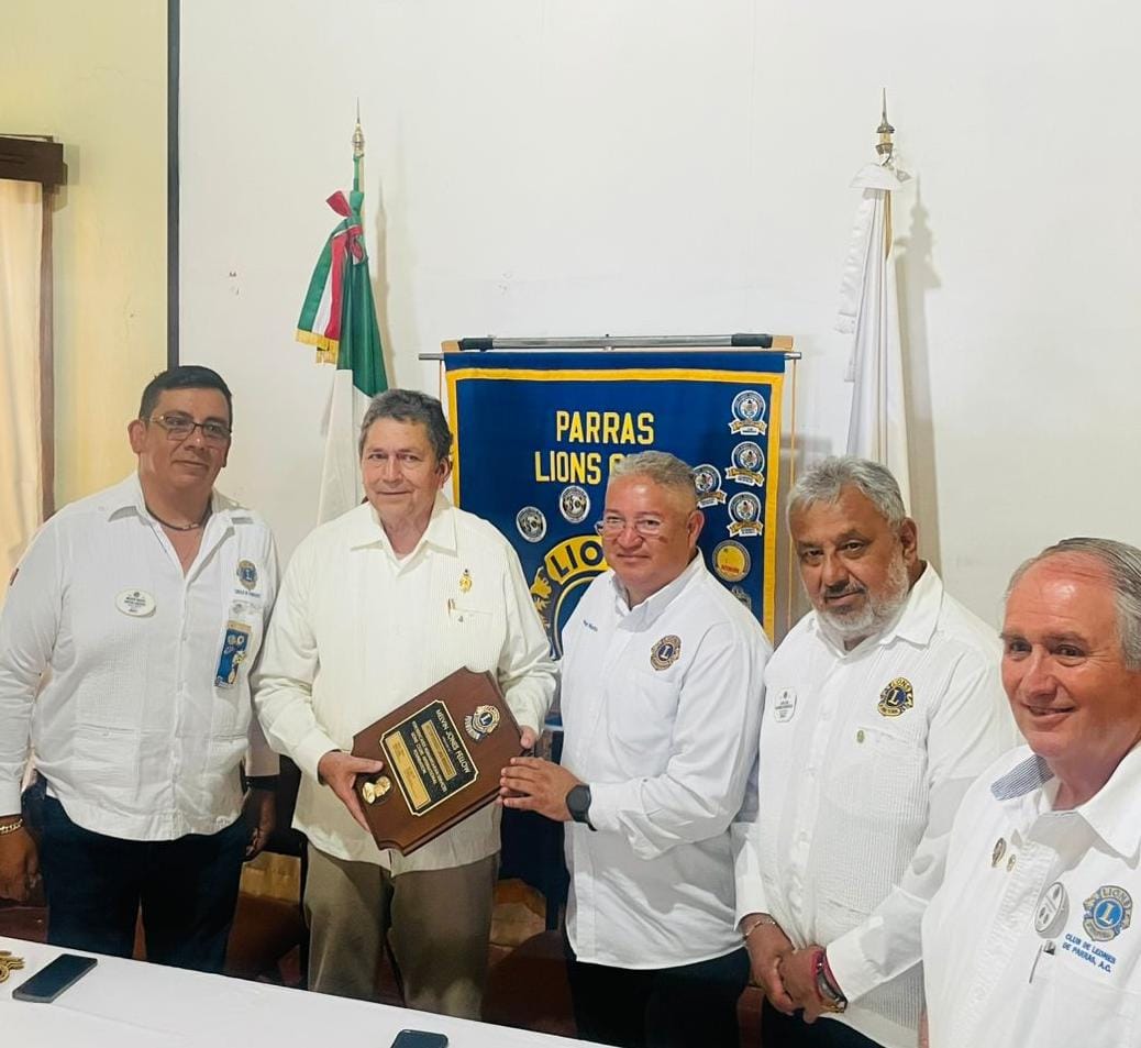 Conceden Leones máxima distinción a Don Héctor Lara