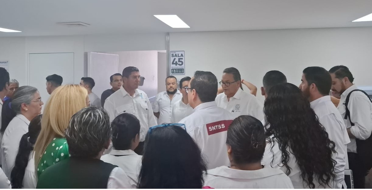 Ordenan vaciar clínica 7 IMSS