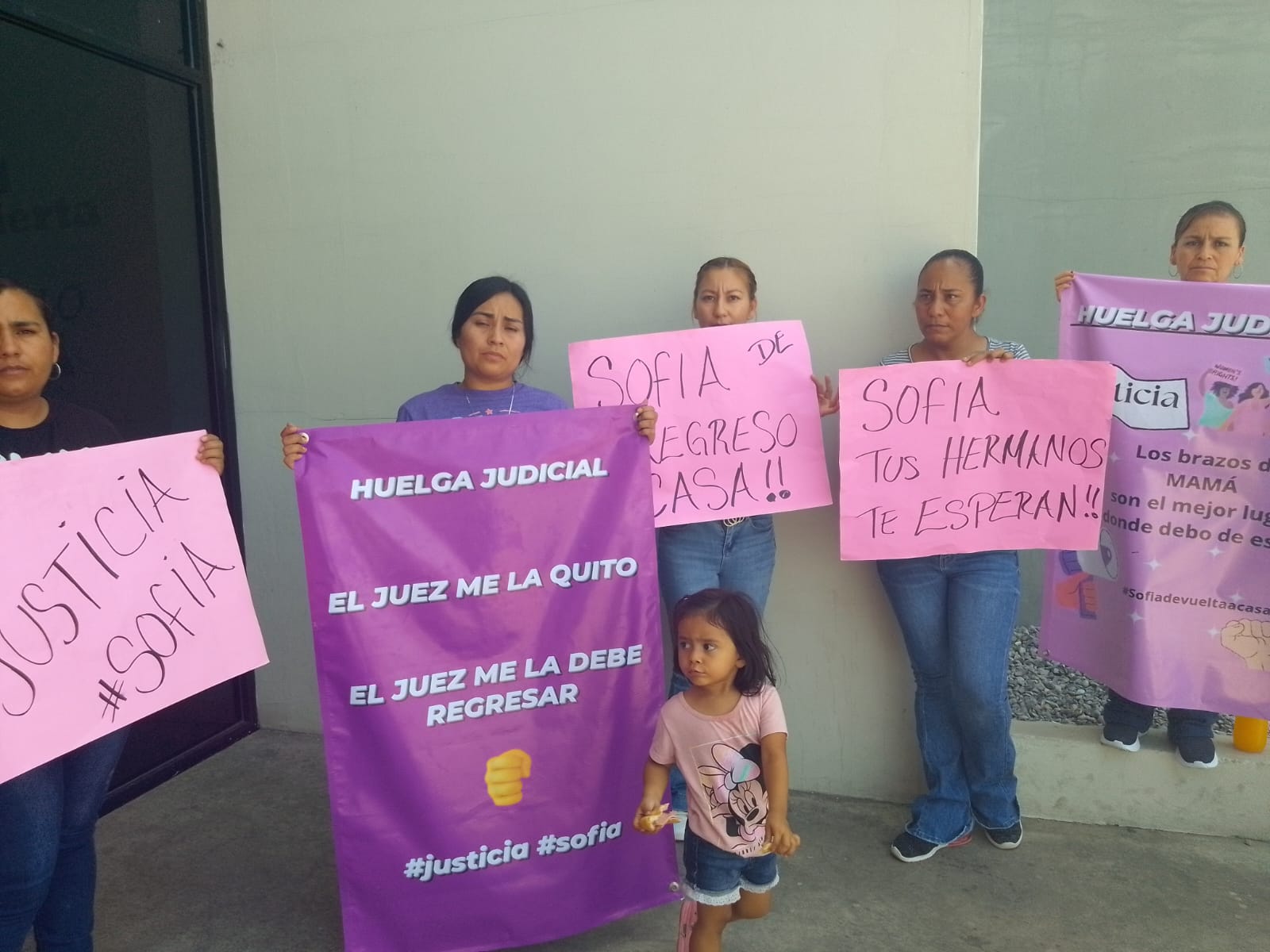 Sigue luchando madre por recuperar a su hija