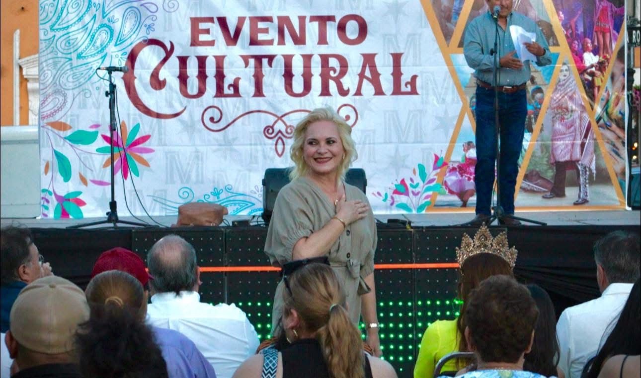 Devela Laura placa del Centenario de Múzquiz