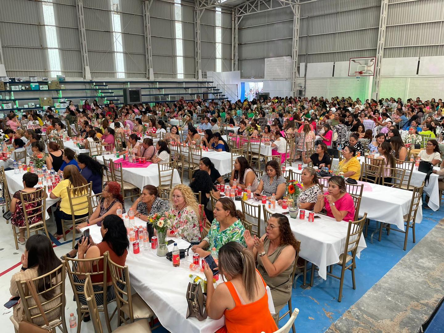Festejan a mamás de Laguna del Rey