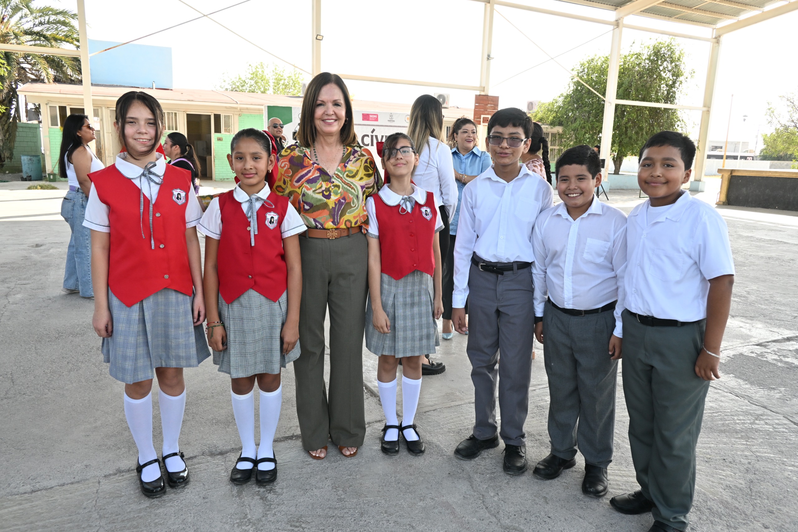 Encabeza Sari el ‘Lunes Cívico’