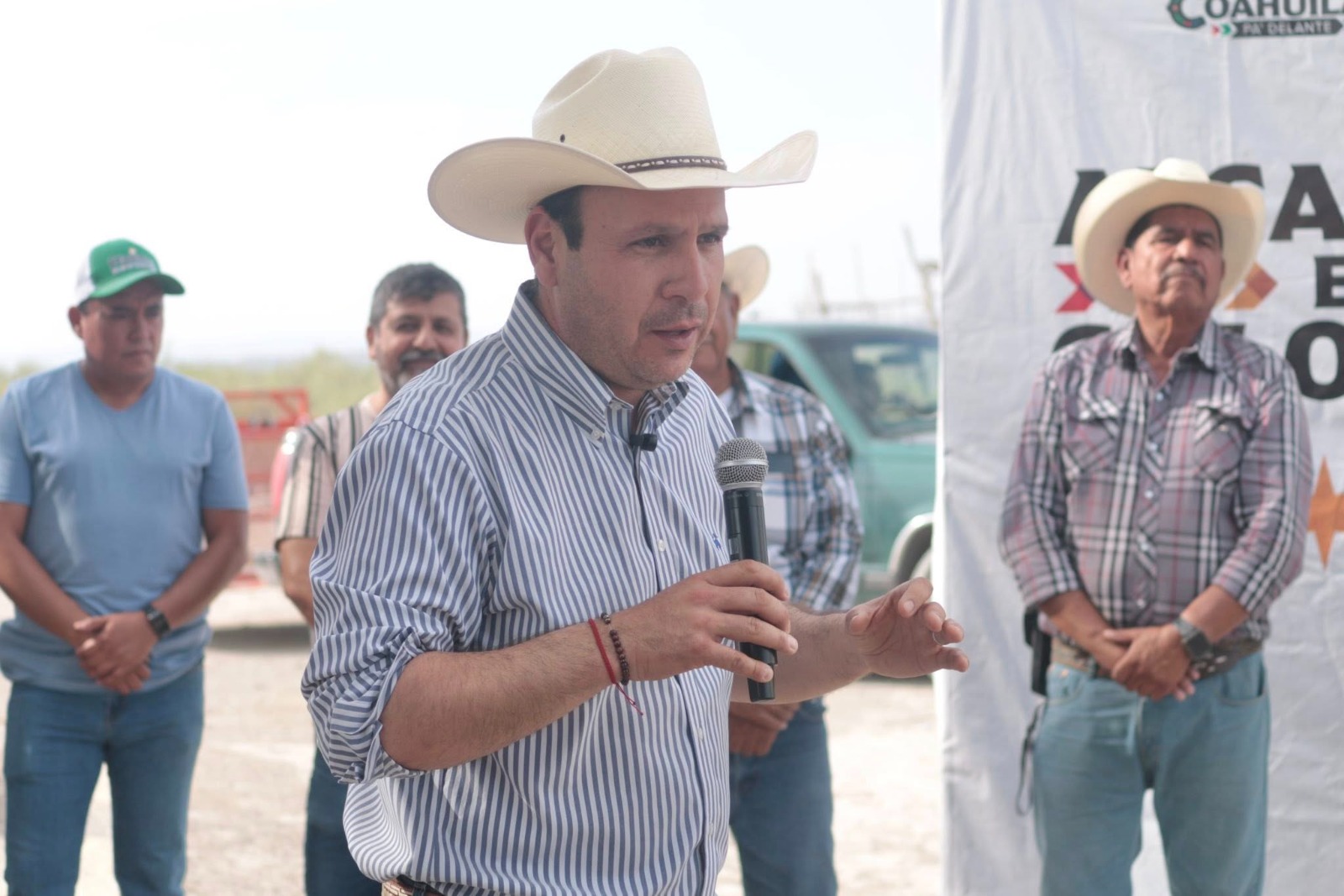 Fernando comprometido con los ejidos de Parras