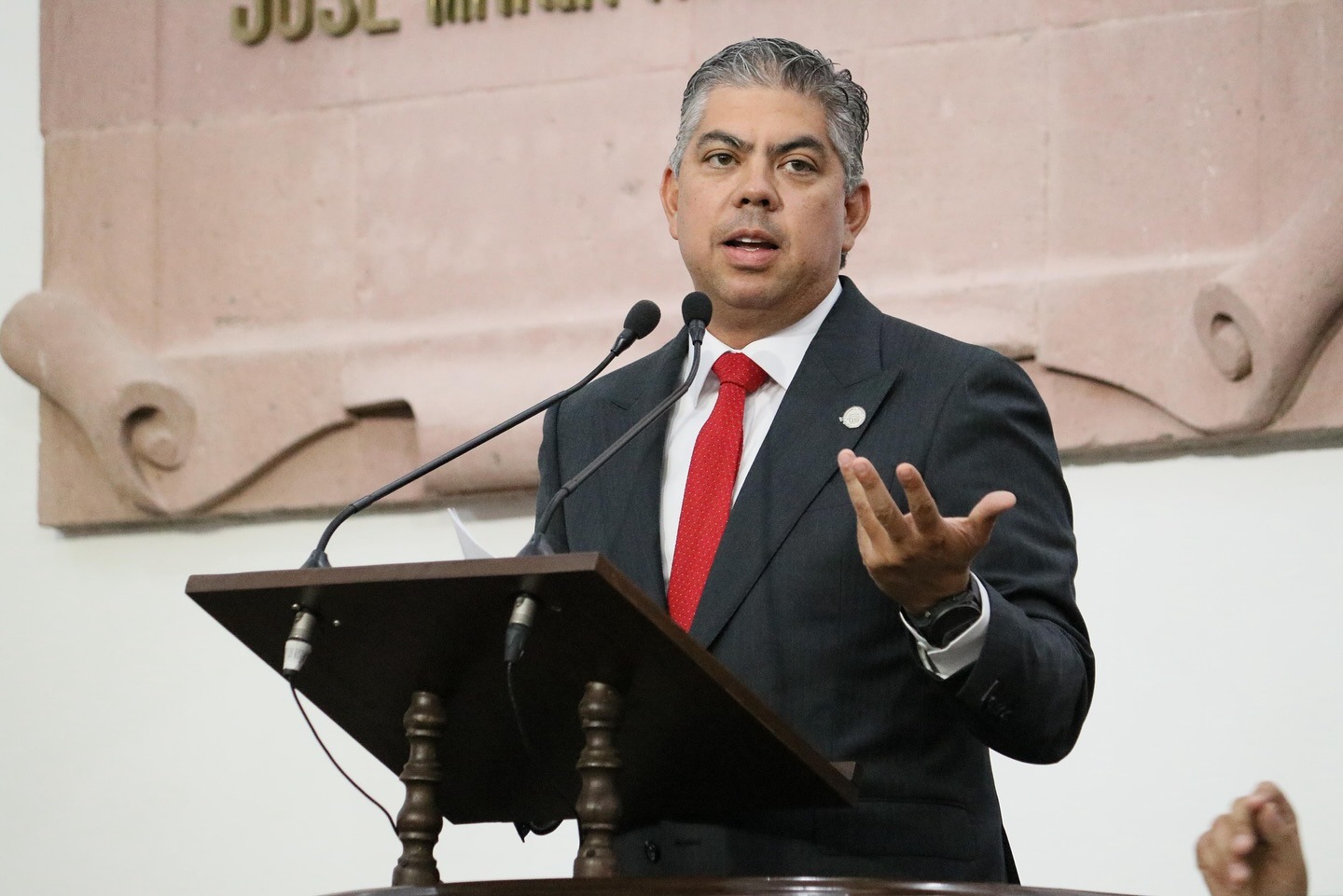 Busca Alfredo Paredes regular a aseguradoras