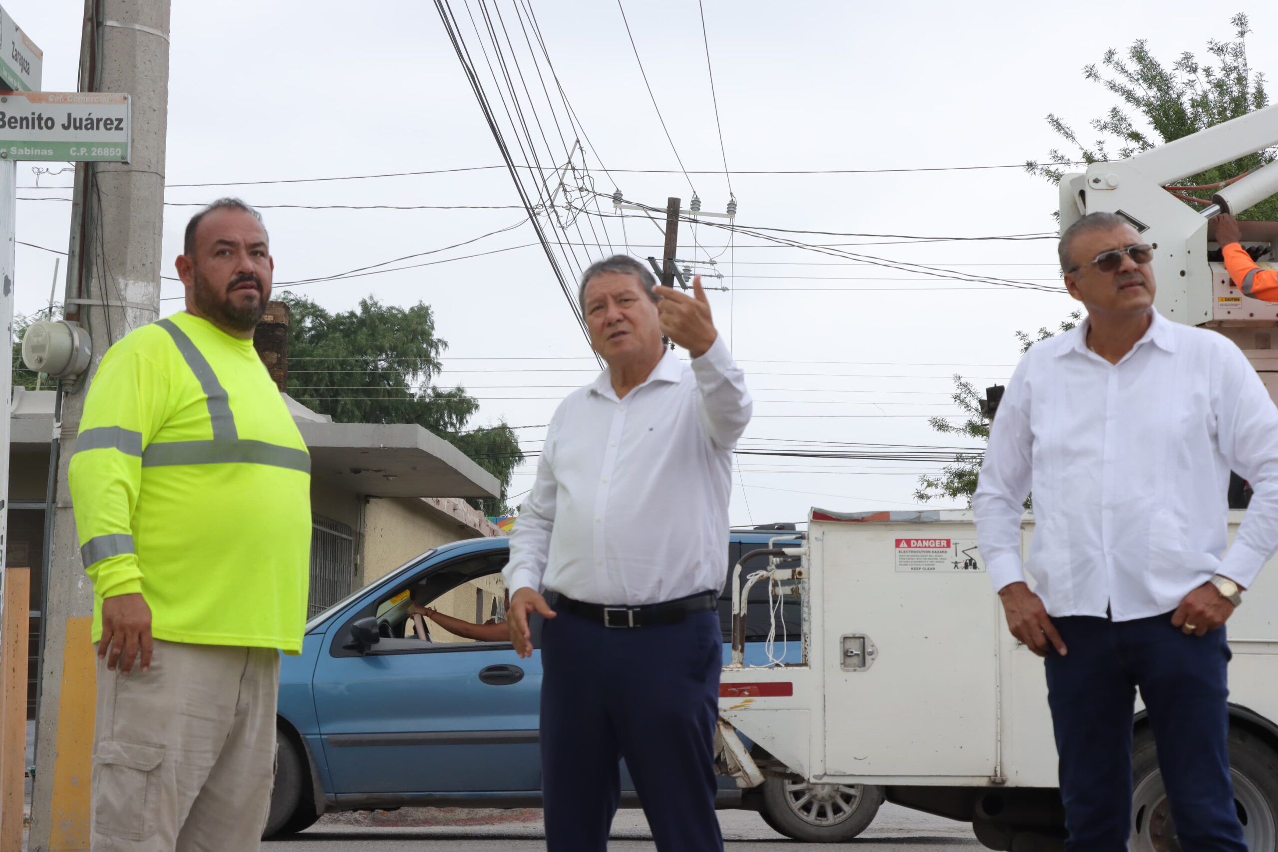 Supervisa Ríos instalación de más luminarias LED