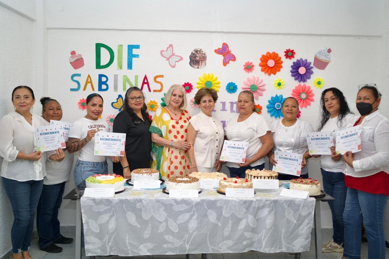 Aprenden sabinenses a preparar pasteles