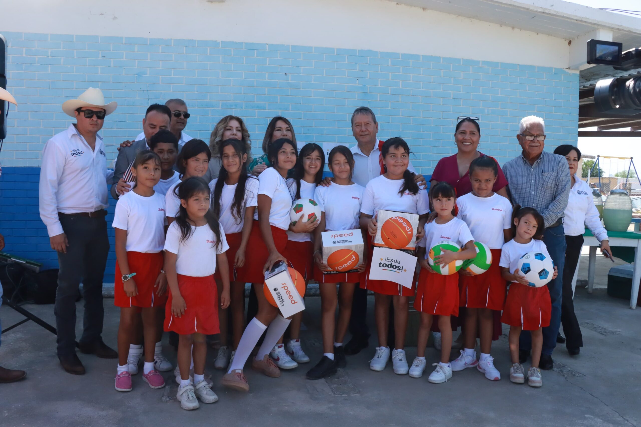 Lleva Óscar beneficios a familias de ejido Zaragoza