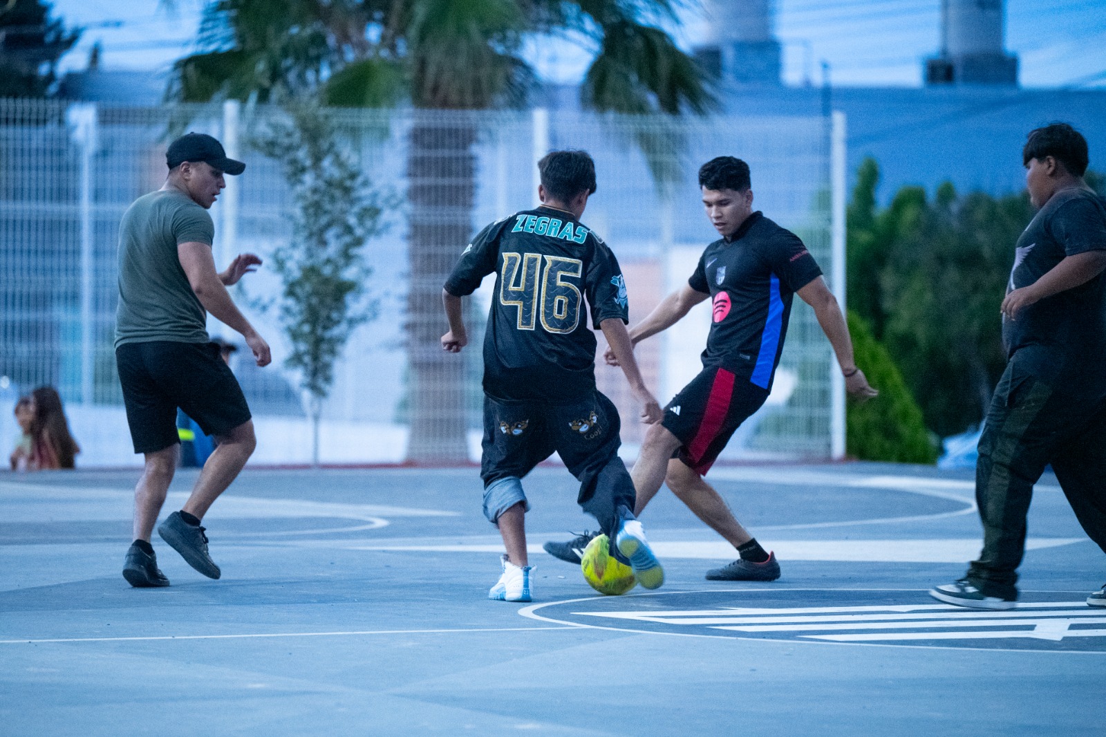 Disfrutan familias de la plaza Mirasierra Spurs