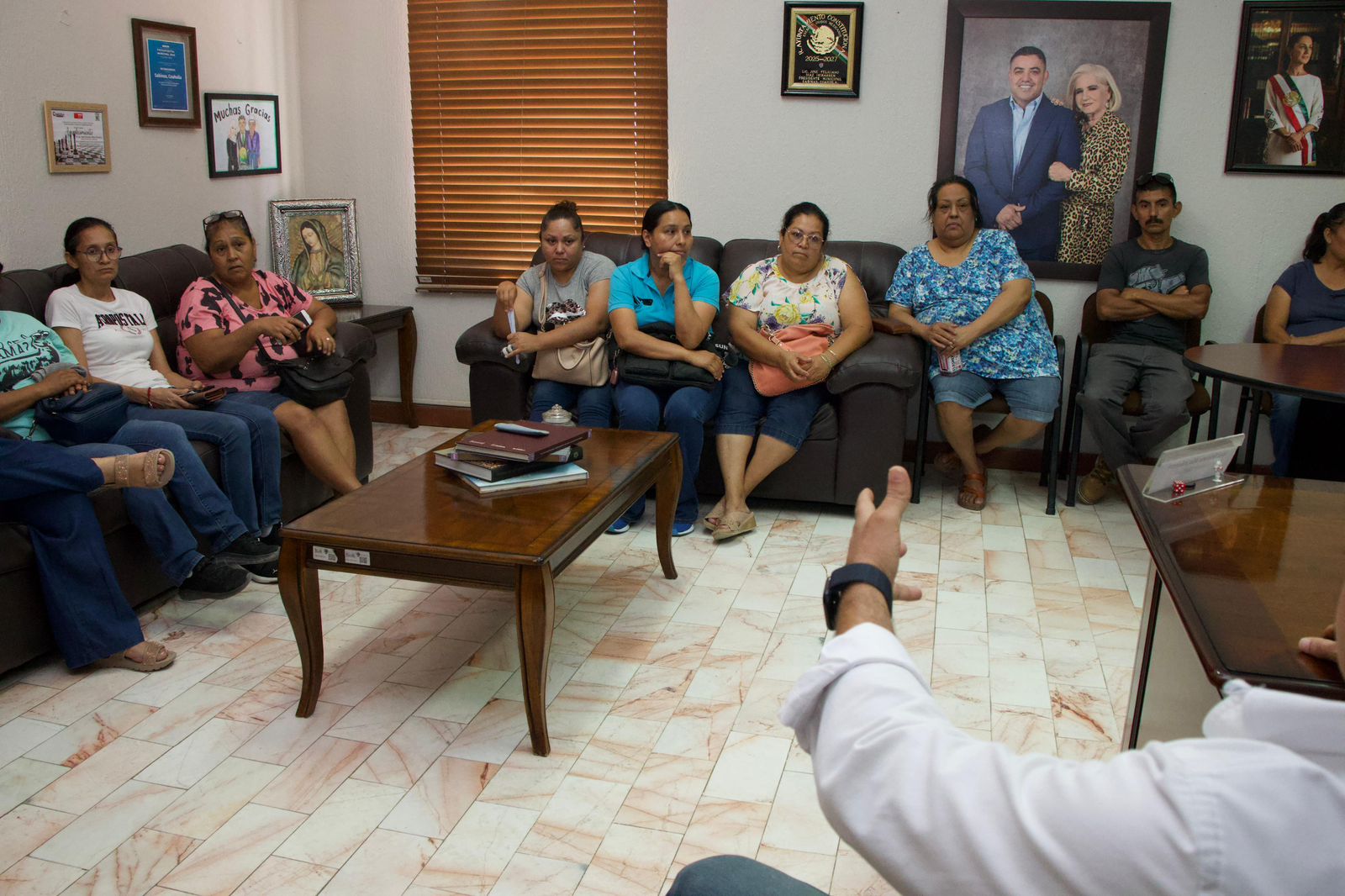 Atiende alcalde José Feliciano “Chano” Díaz Iribarren a vecinos de la colonia La Retama ante problemática de agua