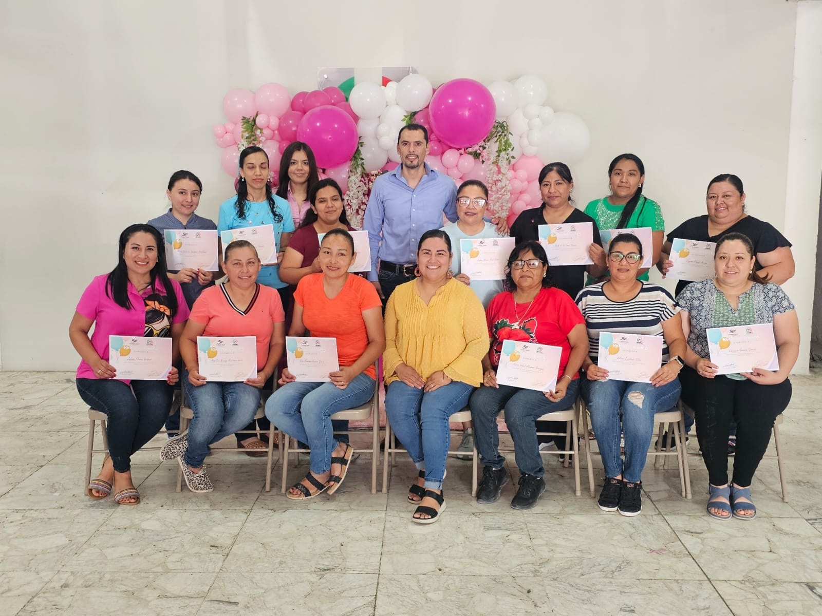 Impulsa diputado cursos de emprendimiento femenino